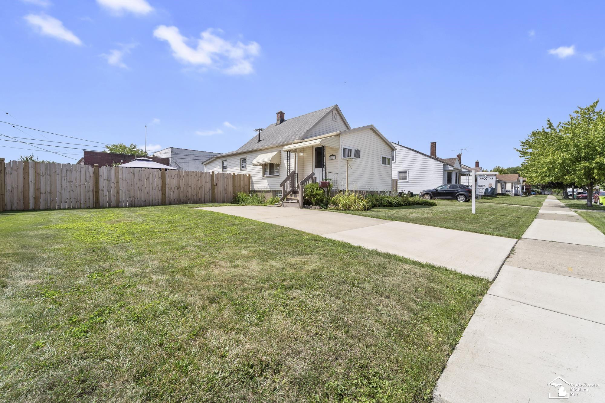 1727 Sycamore Street, Wyandotte, MI 48192