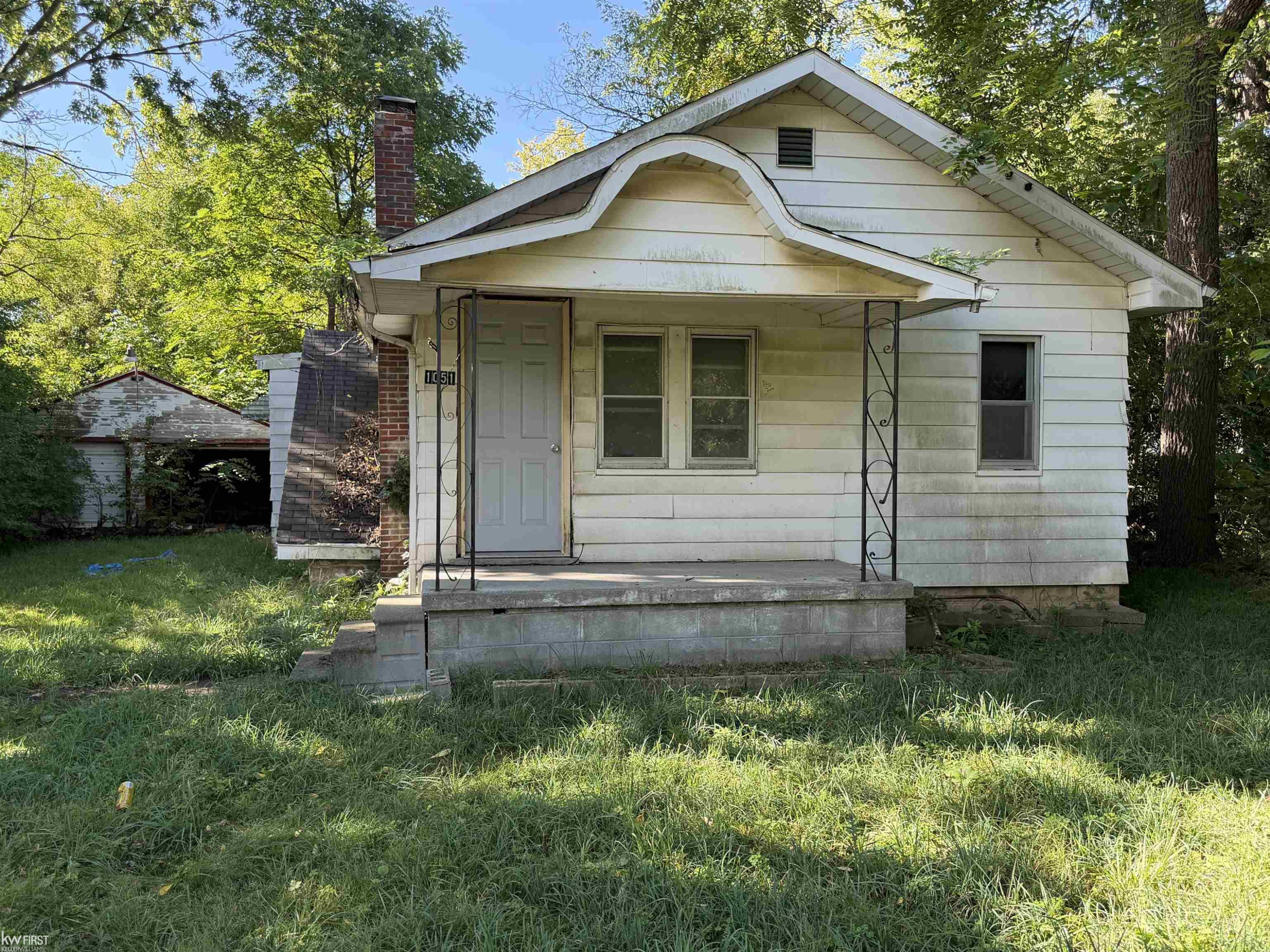 1051 W Yale Avenue, Flint, MI 48505