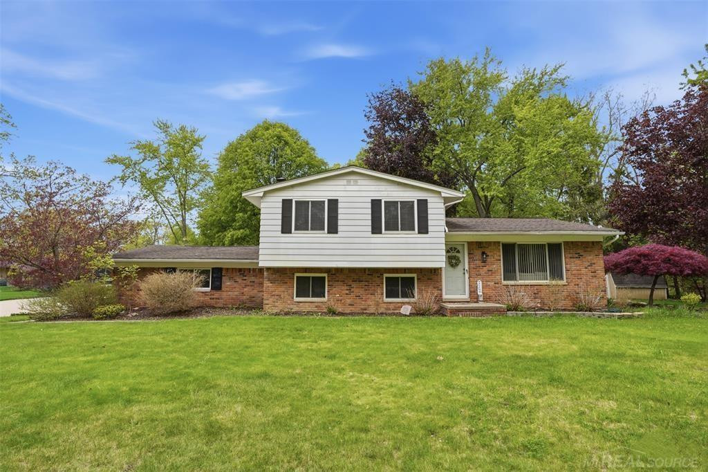 2478 Hiller Road, West Bloomfield, MI 48324