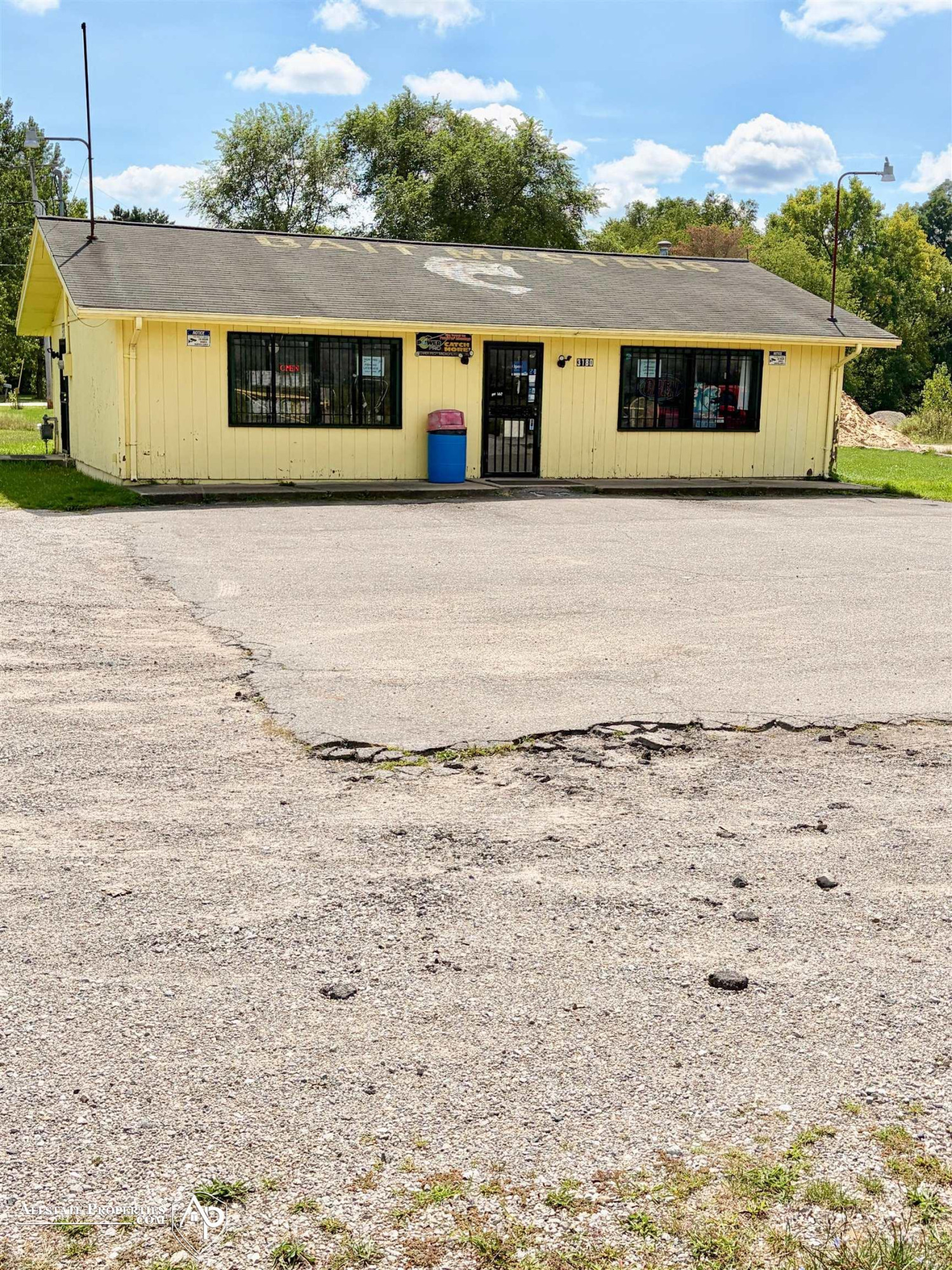 3180 E Carpenter Road, Flint, MI 48506