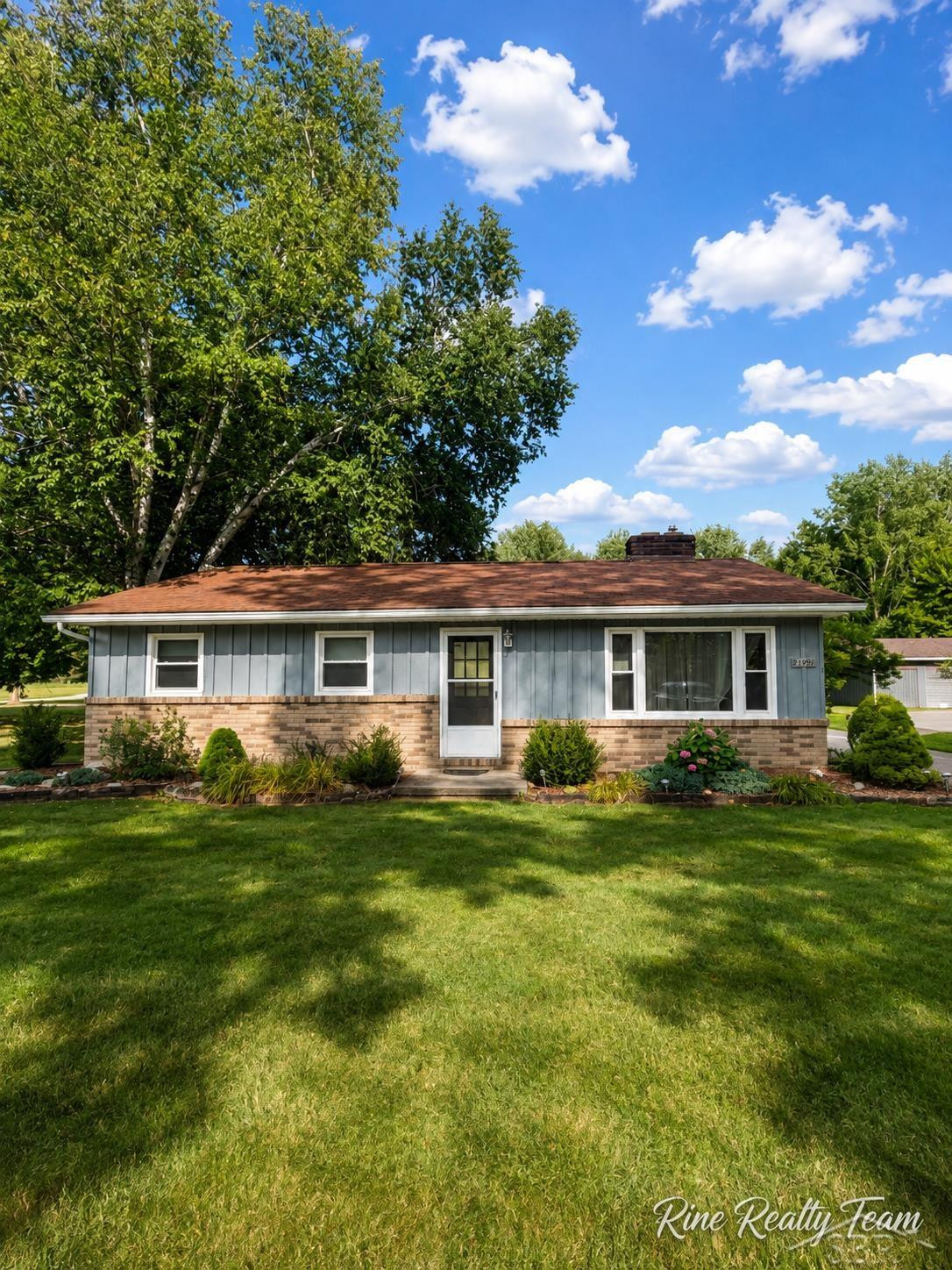 21991 Huron River Drive, New Boston, MI 48164
