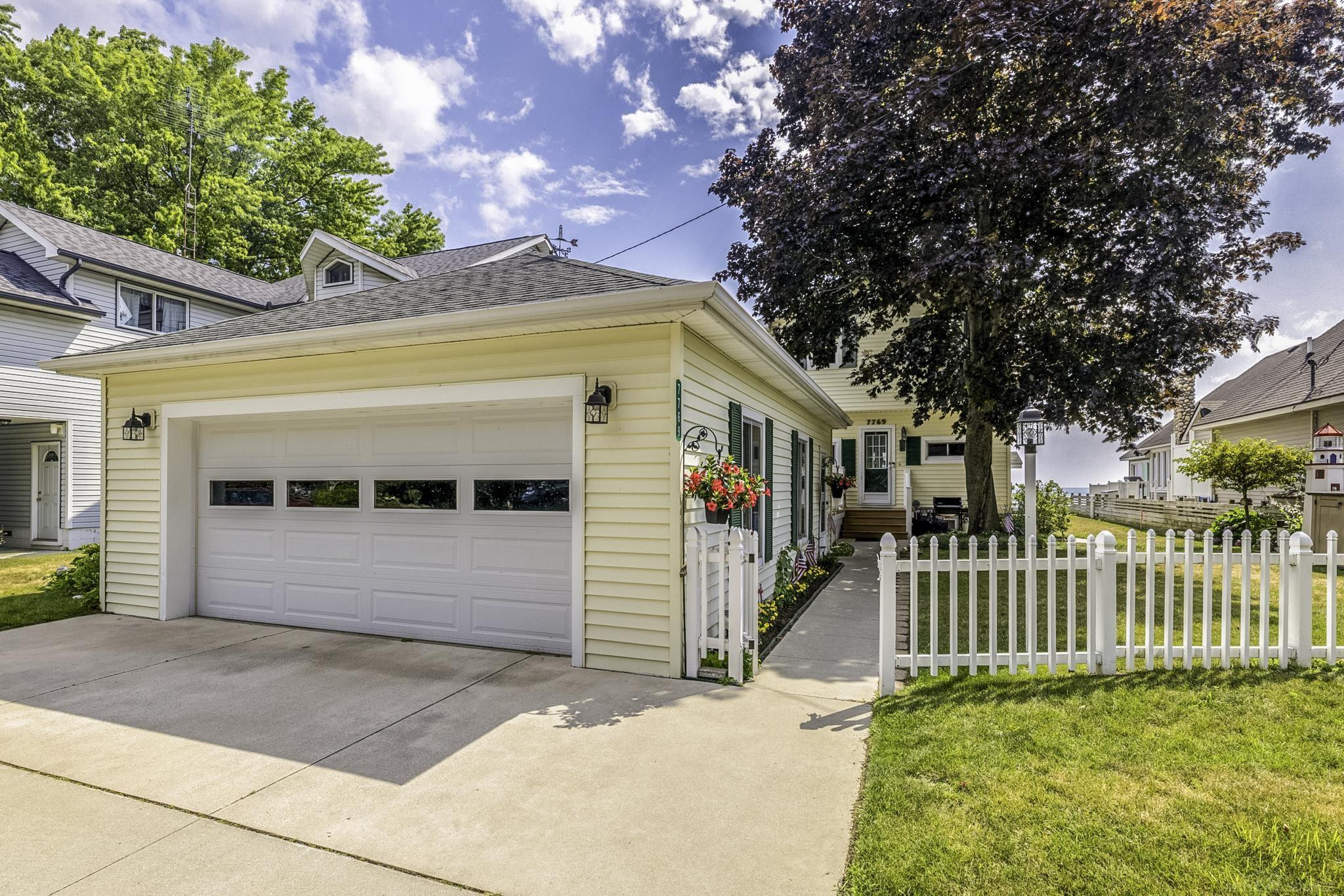 7769 Lakeview Drive, Lexington, MI 48450