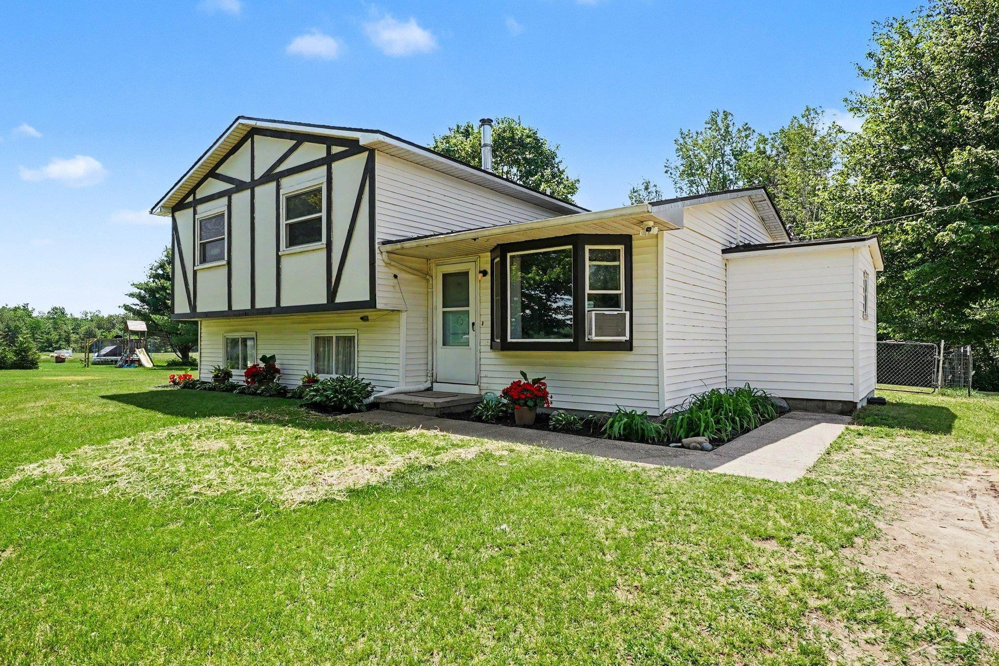 2424 E Shaffer Road, Midland, MI 48642