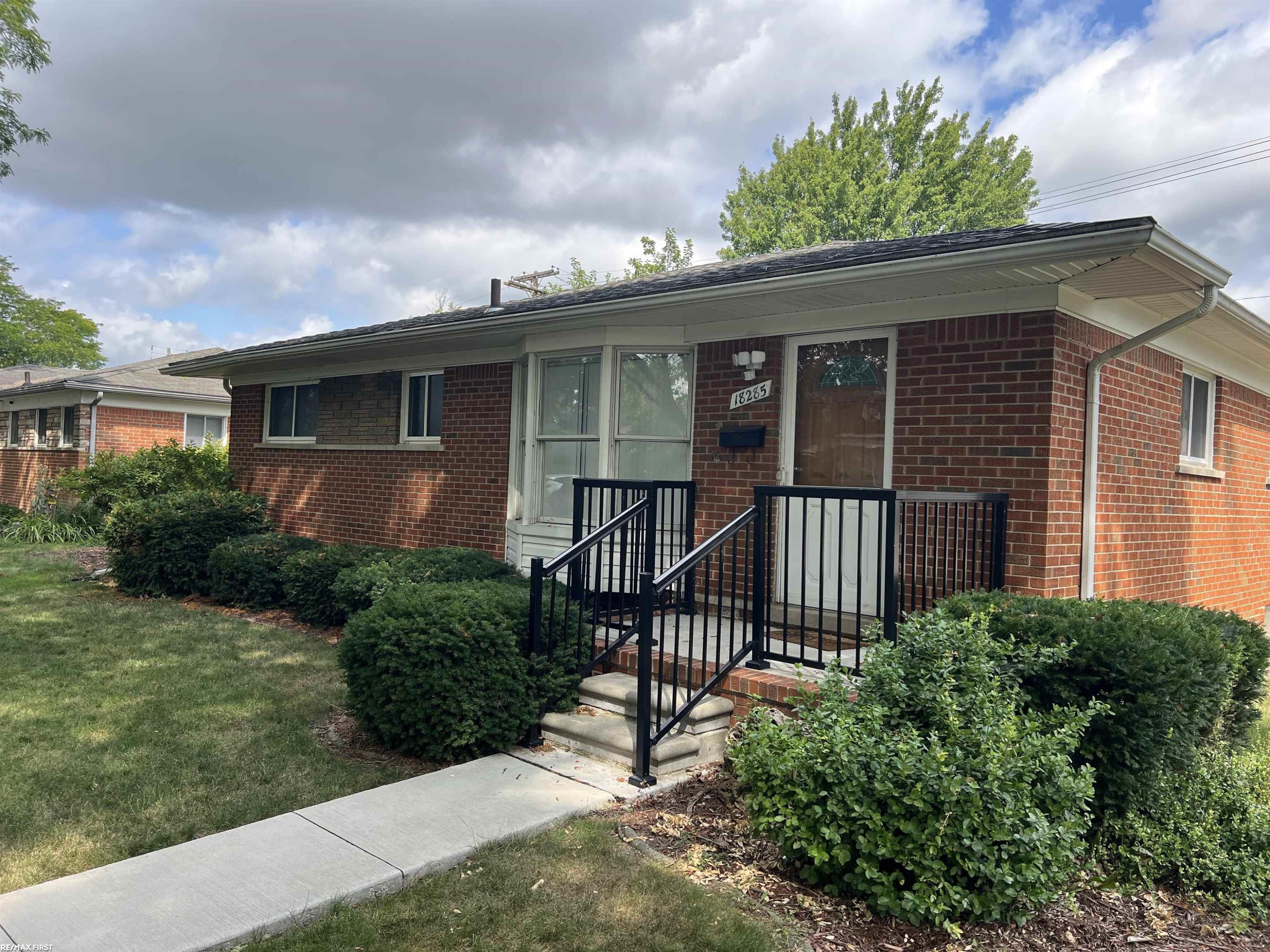 18285 Breezeway Drive, Fraser, MI 48026