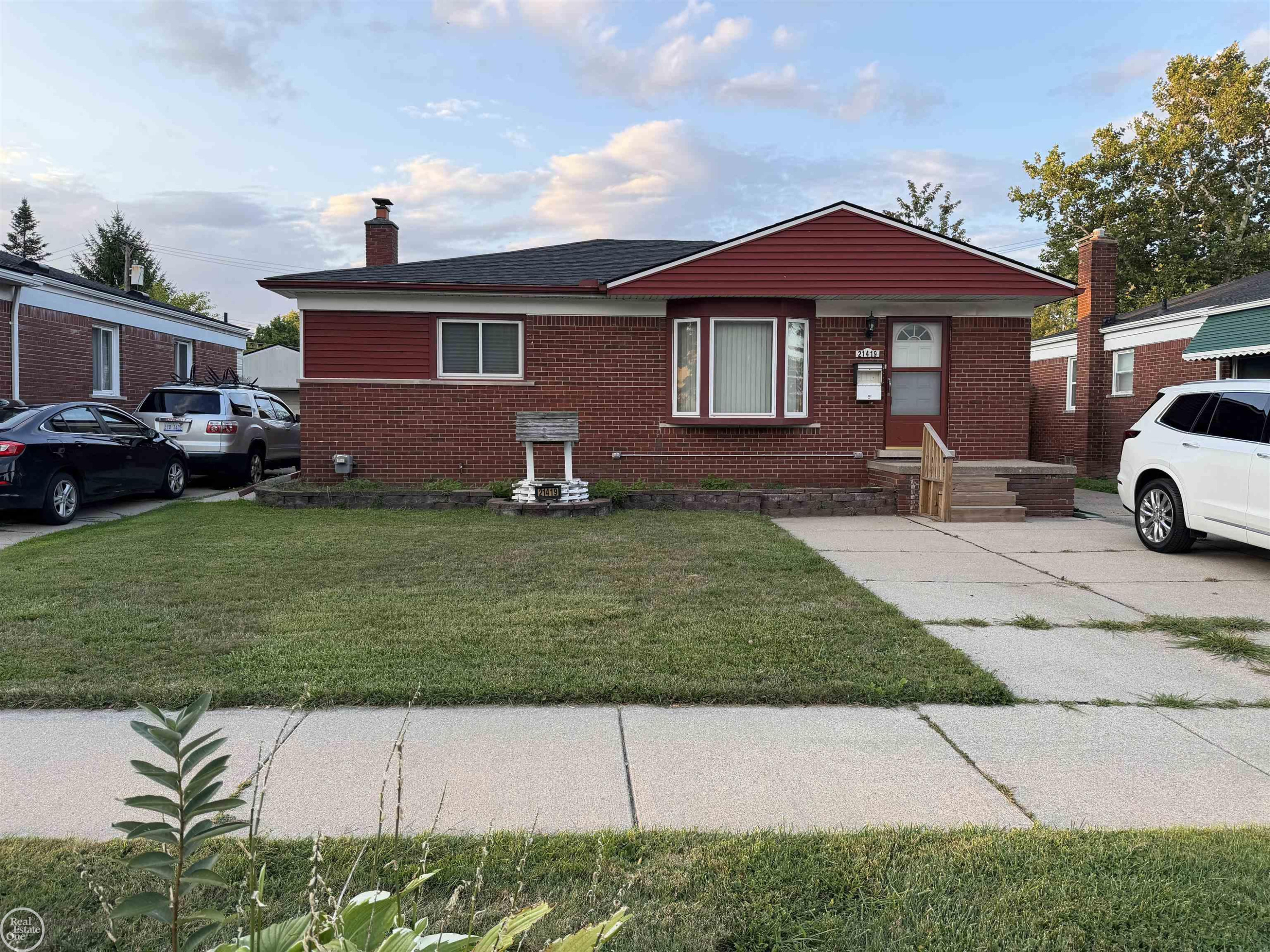 21419 E 13 Mile Road, Saint Clair Shores, MI 48082
