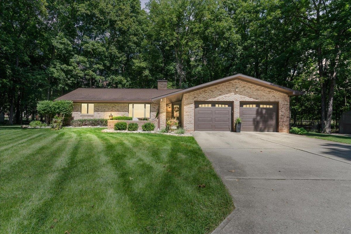 1945 Maplewood Court, Owosso, MI 48867