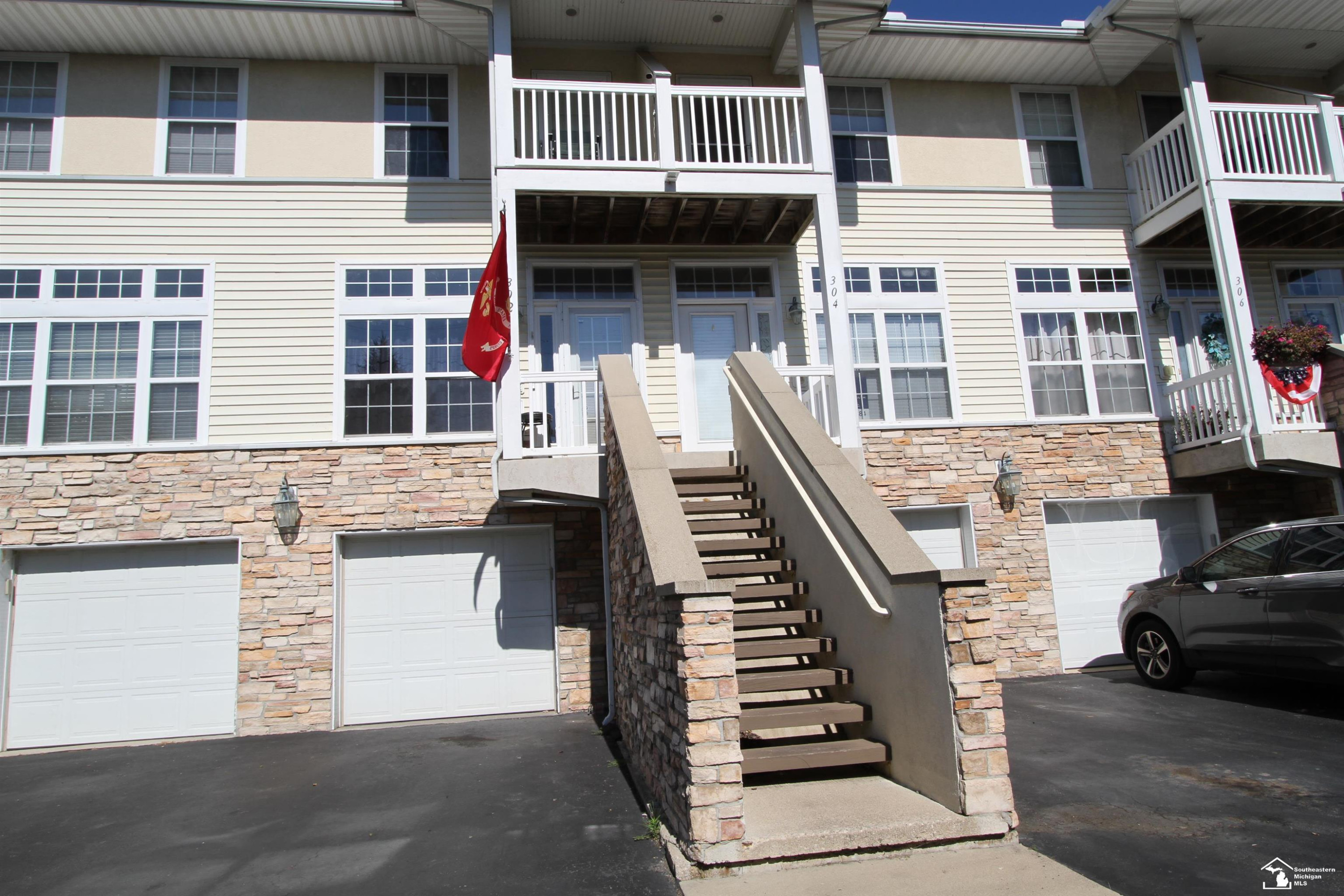 304 Beachwalk Trail, Luna Pier, MI 48157