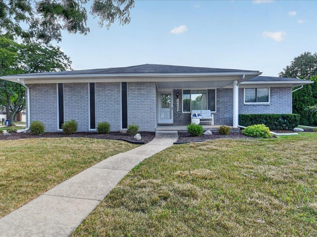 15500 Sherwood Lane, Fraser, MI 48026