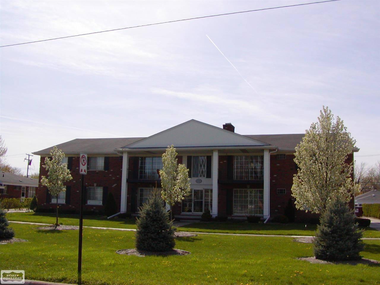 23321 Kelly #8 Road, Eastpointe, MI 48021