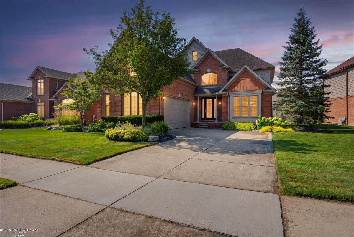 16080 Harvest Spring Lane, Macomb, MI 48042