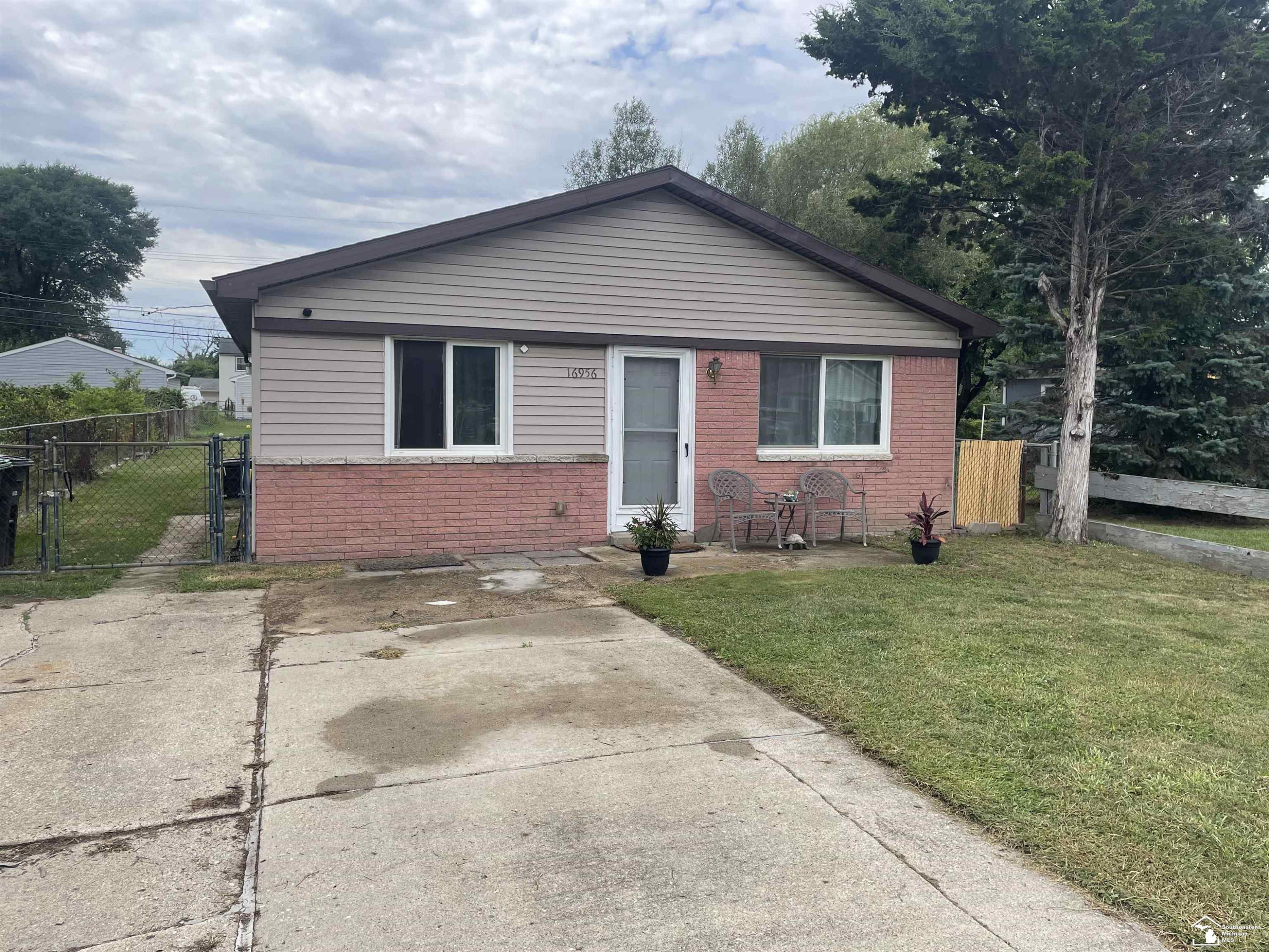 16956 Jackson Street, Taylor, MI 48180