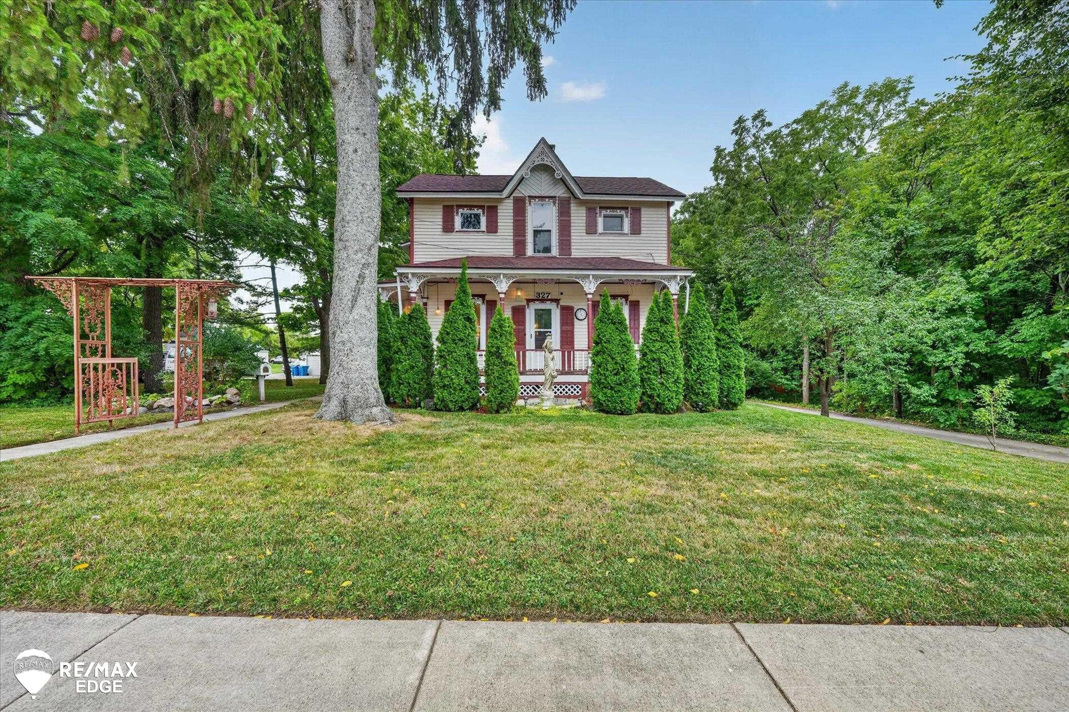 327 Reid Road, Grand Blanc, MI 48439