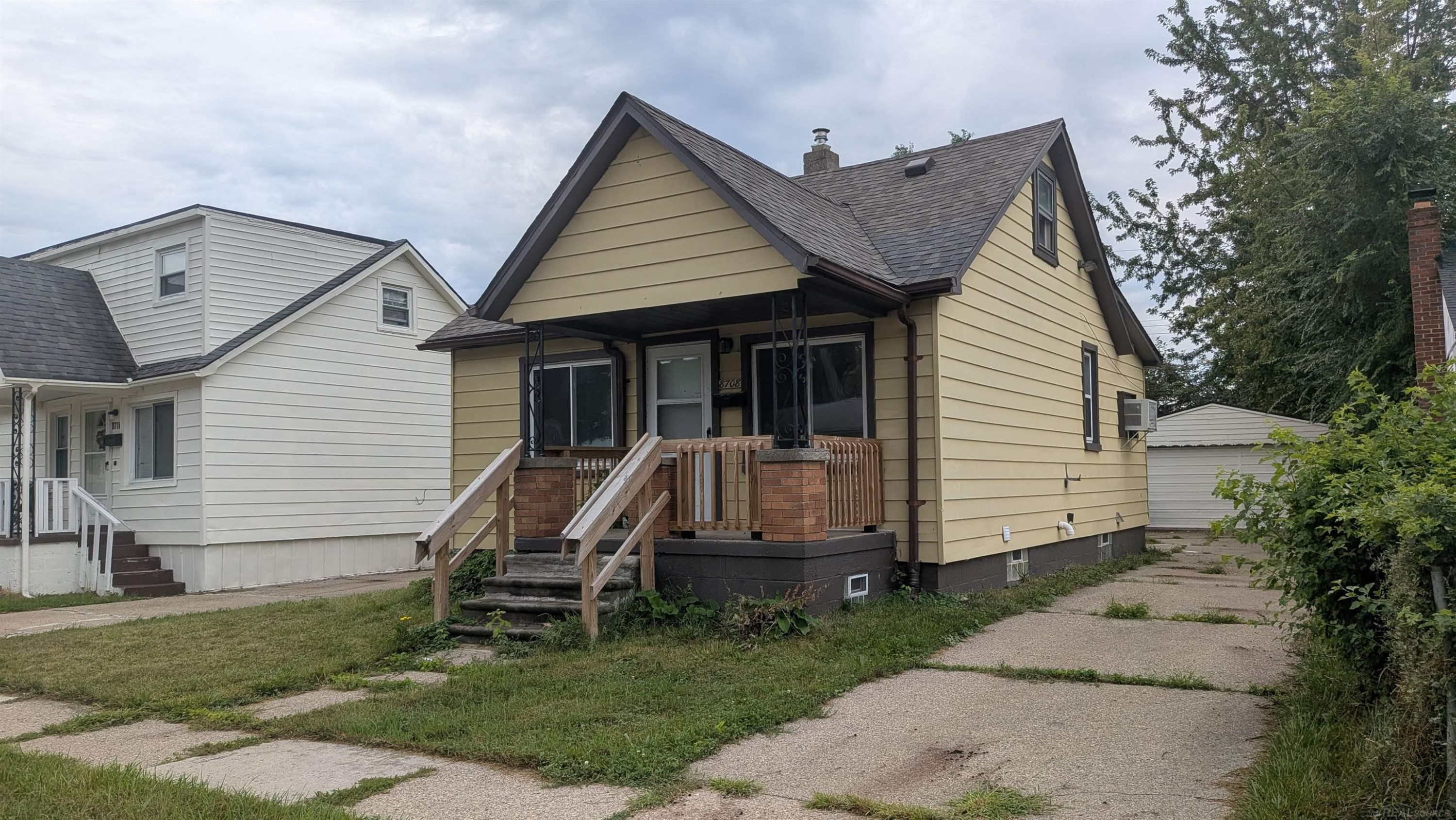 8708 Jewett Avenue, Warren, MI 48089