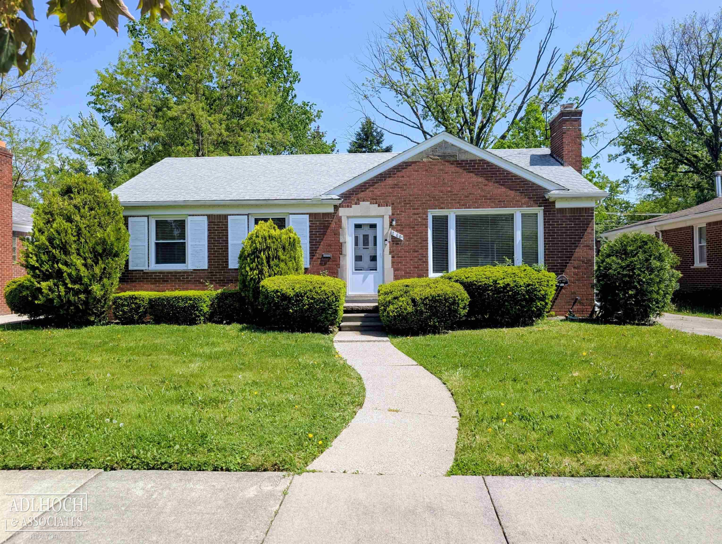 2168 Allard Road, Grosse Pointe Woods, MI 48236