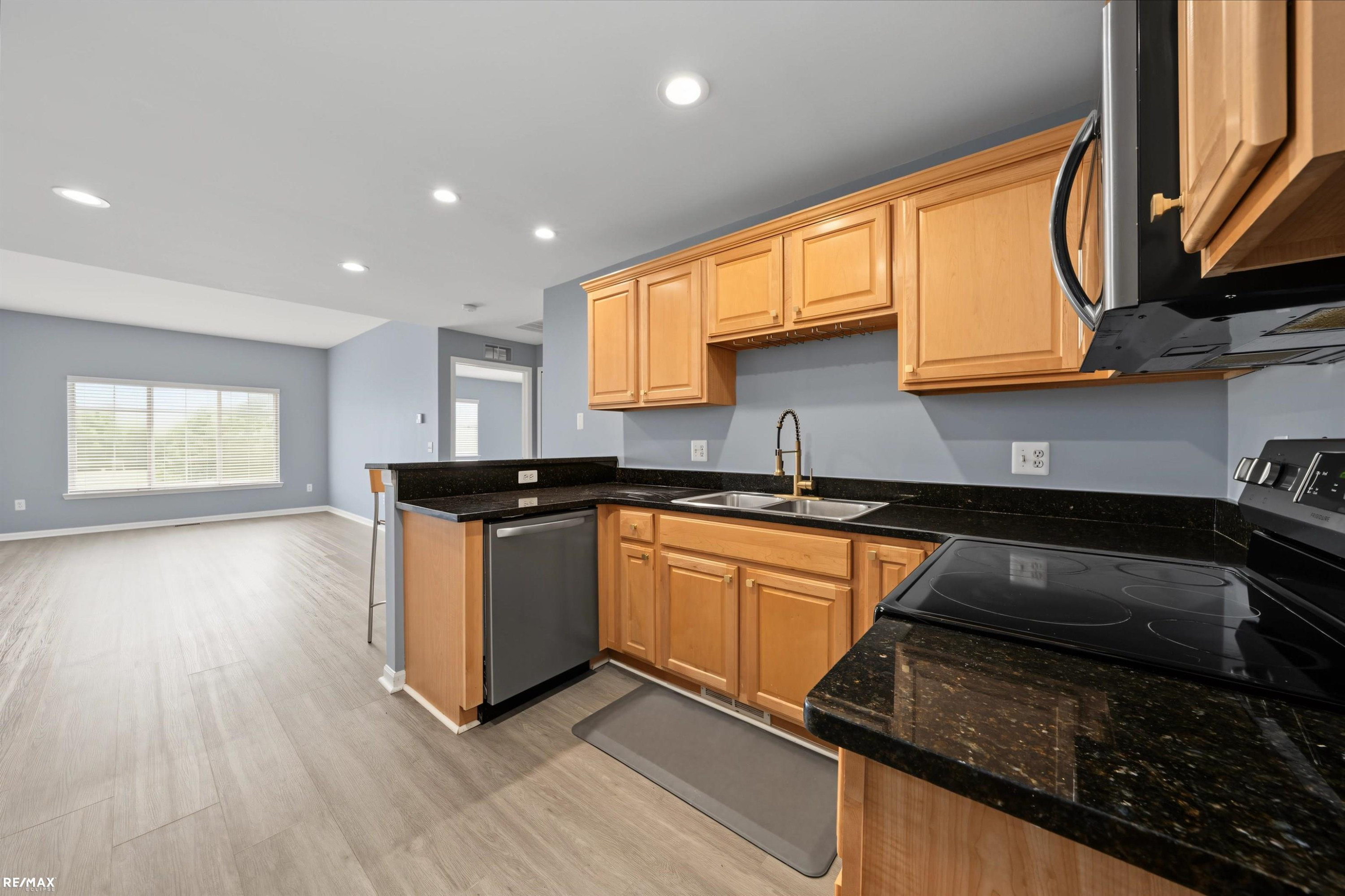 5537 Acorn Lane, 101, Sterling Heights, MI 48314