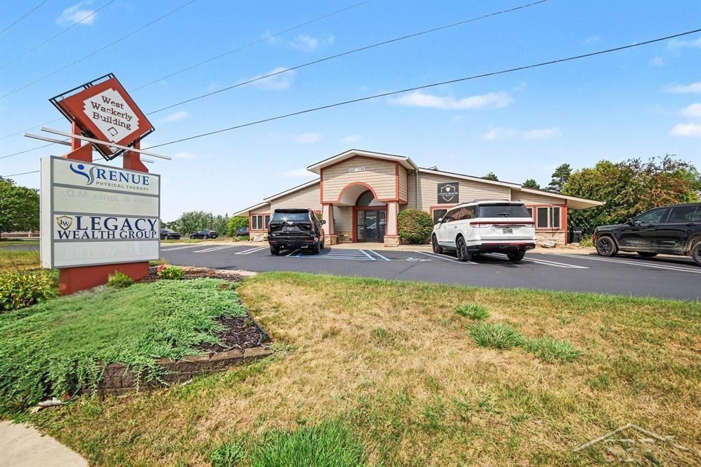2524 W Wackerly Street, Midland, MI 48640