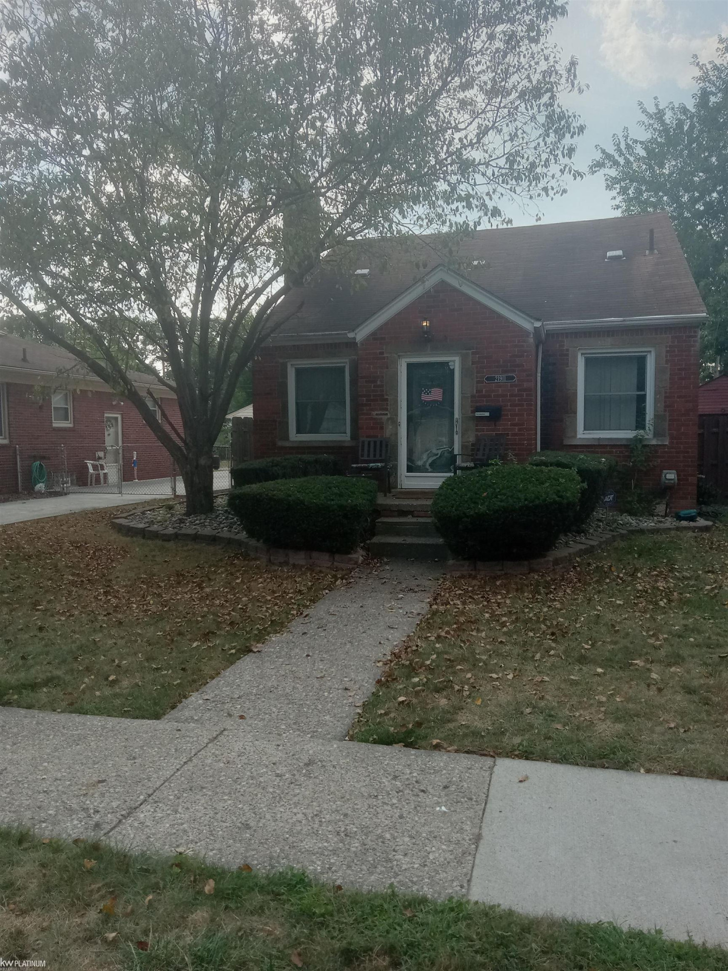 21911 Oakwood Avenue, Eastpointe, MI 48021