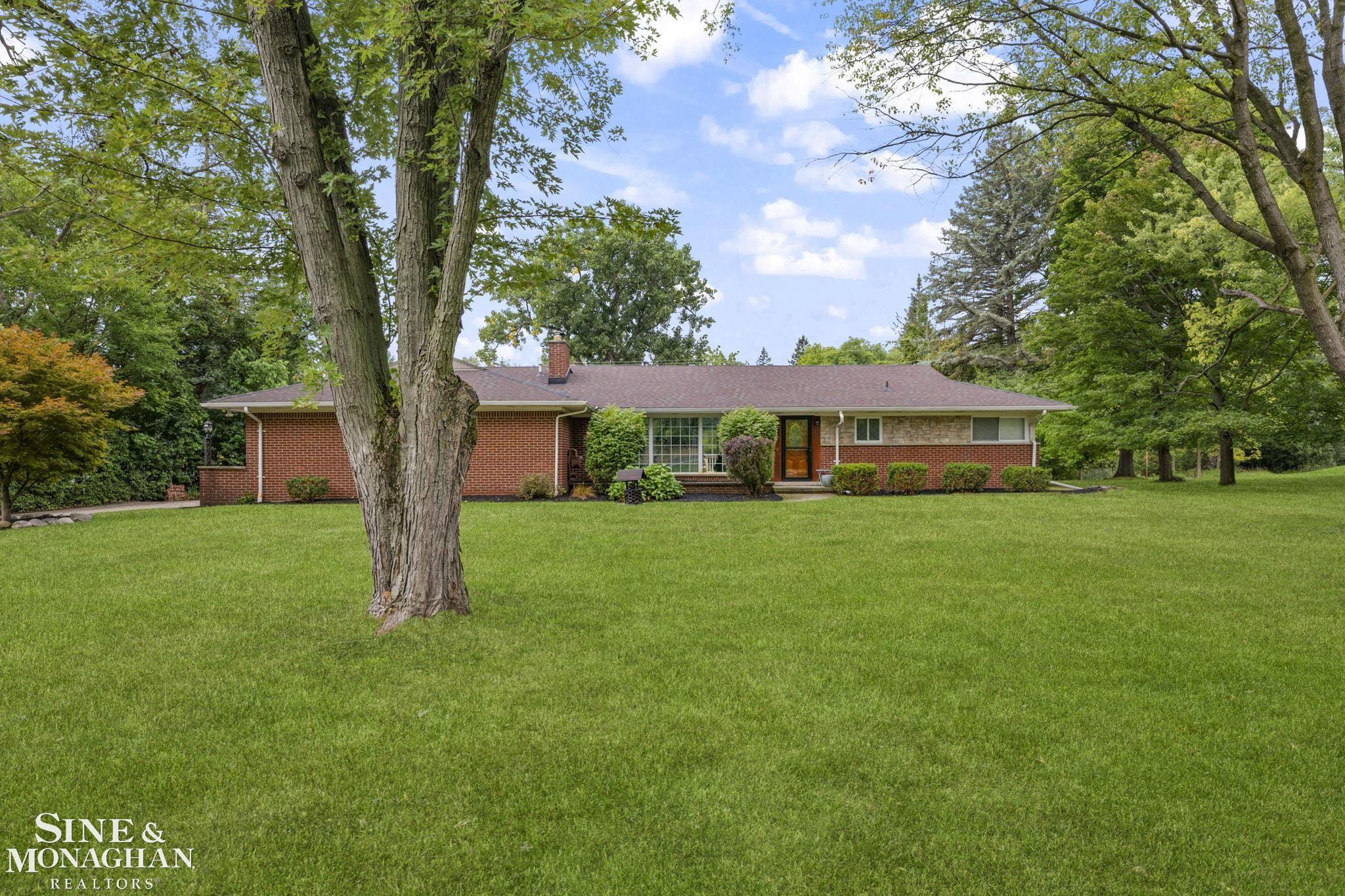 25631 Springbrook Drive, Farmington Hills, MI 48336