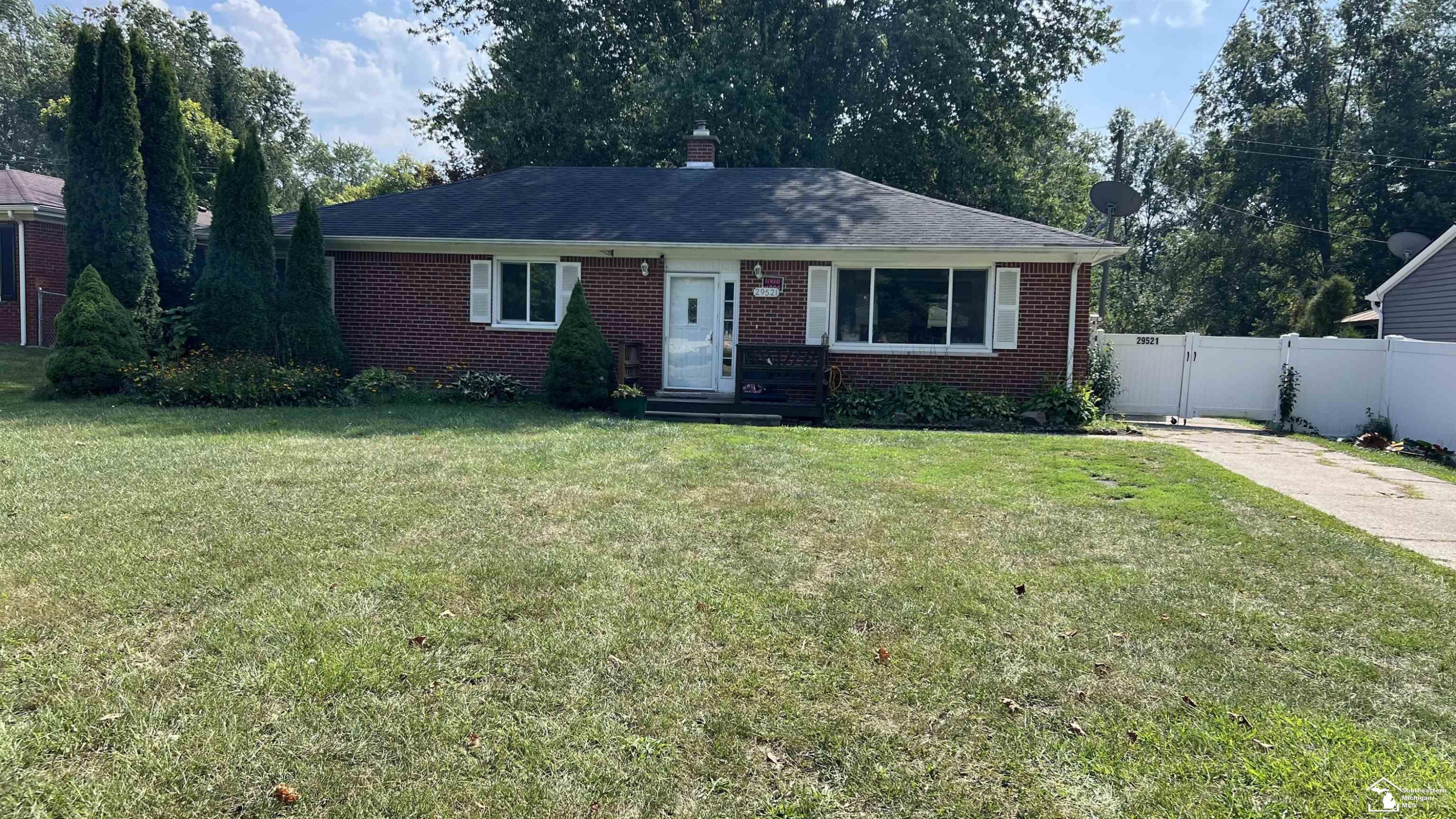 29521 West Road, New Boston, MI 48164