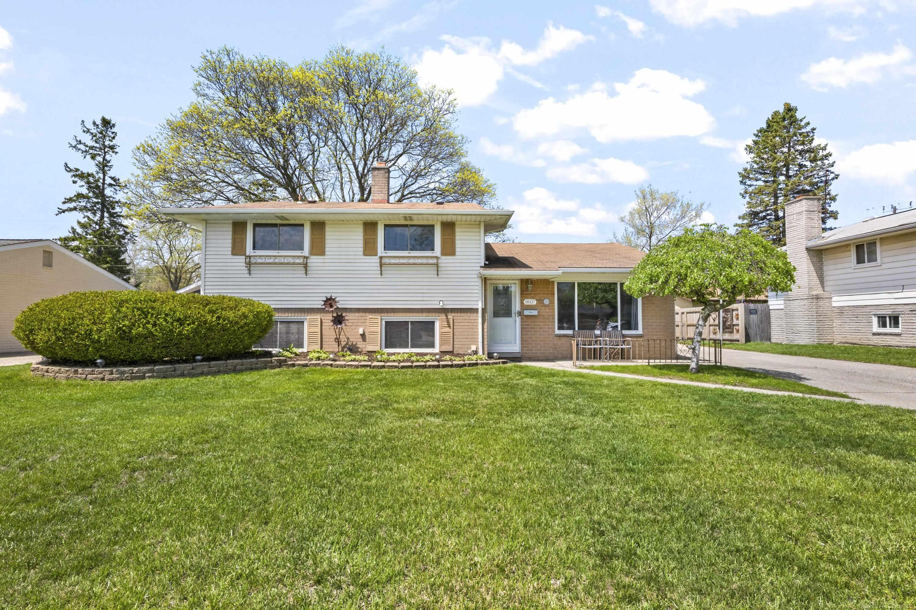 8607 Leslie Street, Sterling Heights, MI 48314