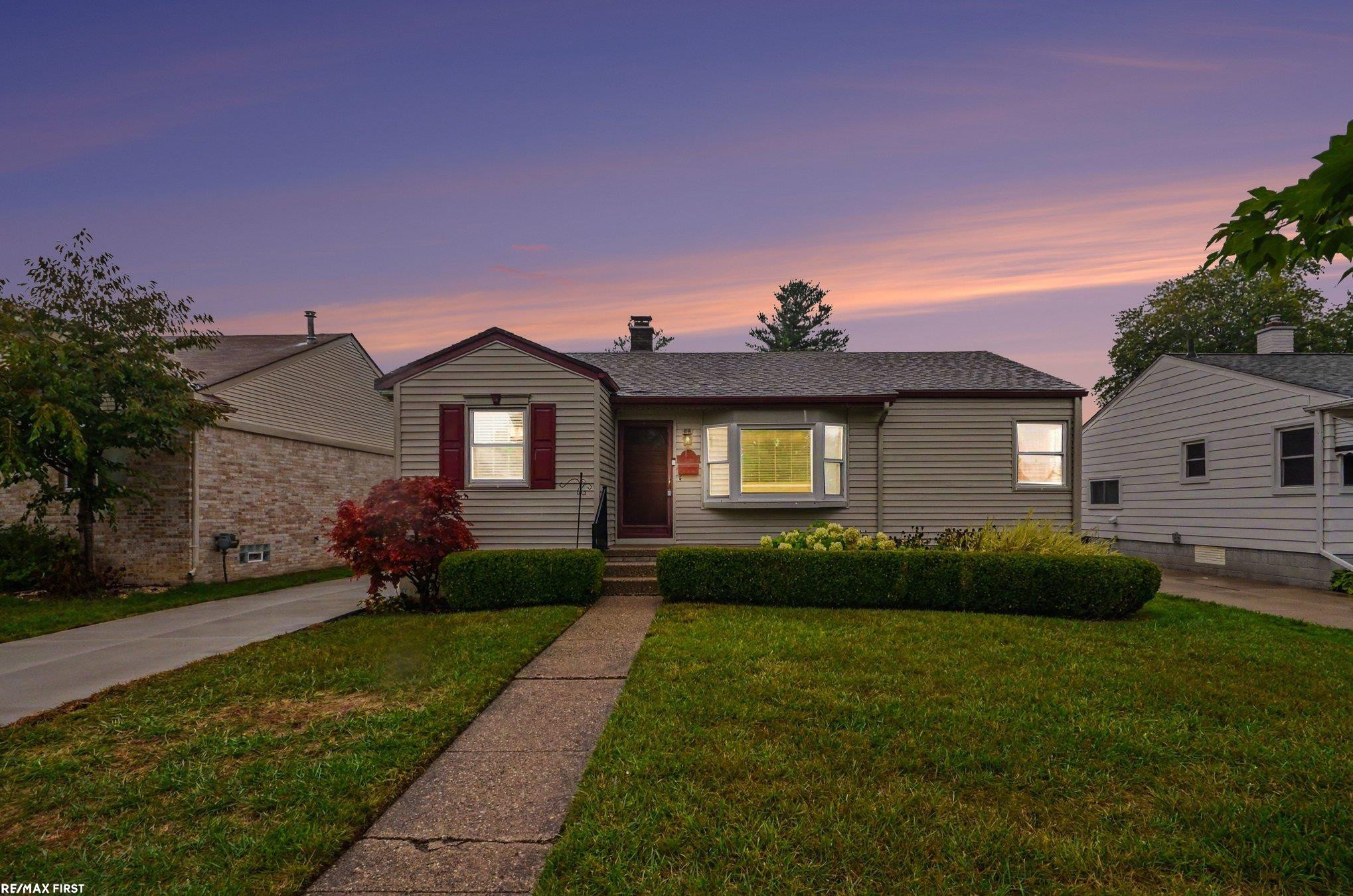 22801 Violet Street, Saint Clair Shores, MI 48082