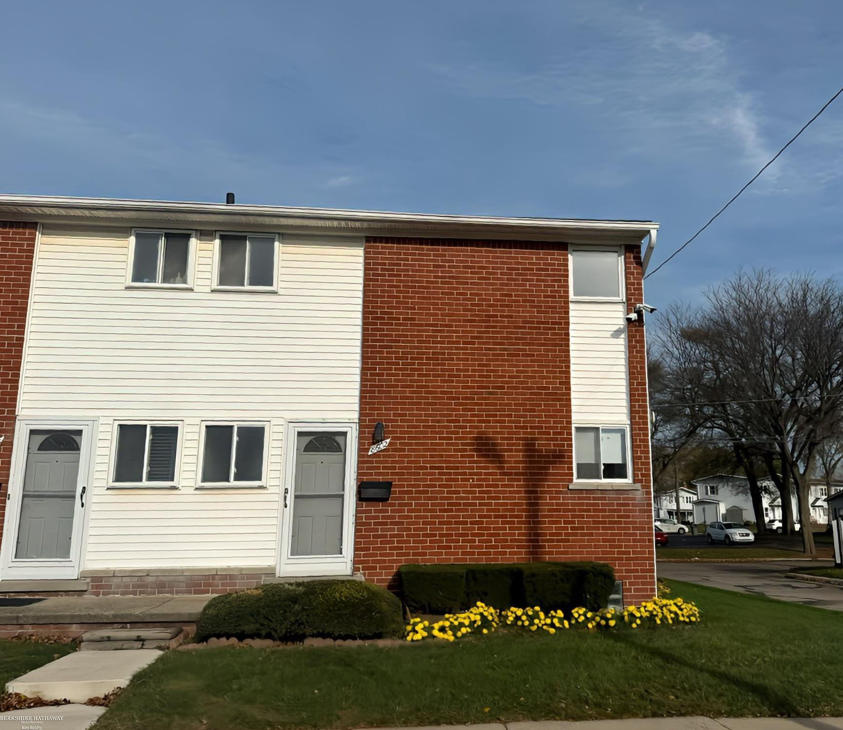 8602 Kaltz Street, Center Line, MI 48015