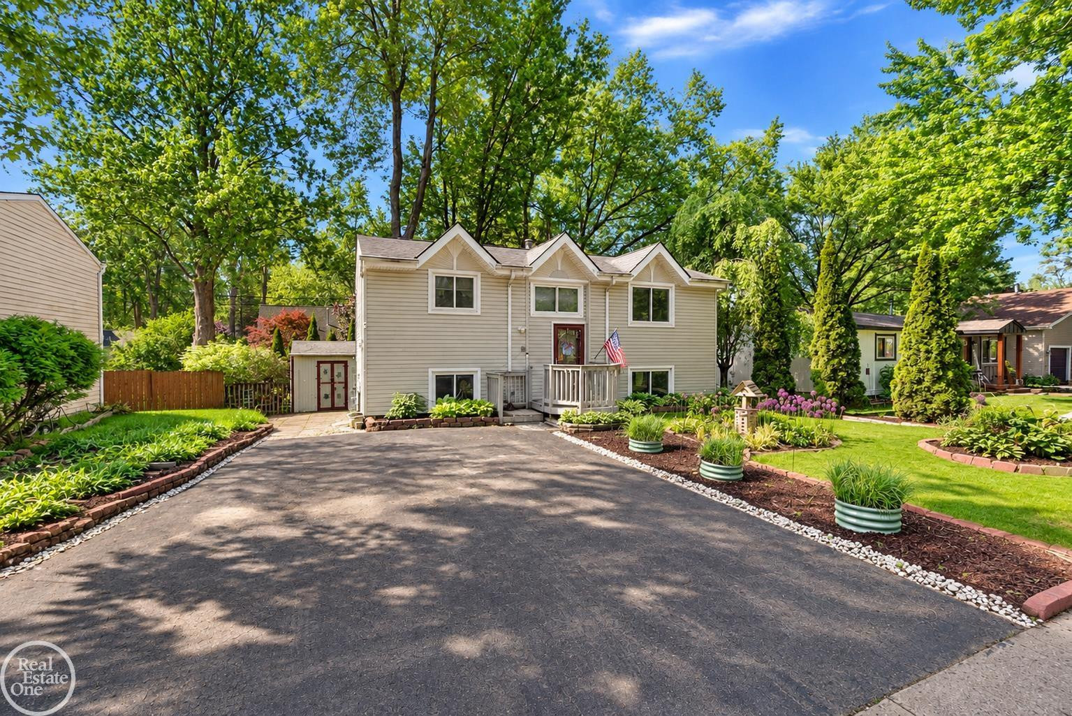 1136 Miller Road, Lake Orion, MI 48362