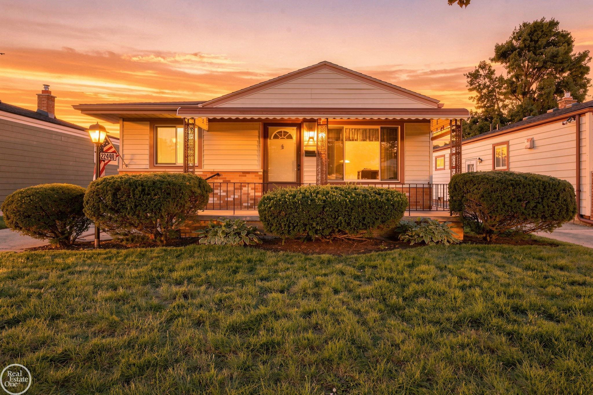 22440 Lake Drive, Saint Clair Shores, MI 48082