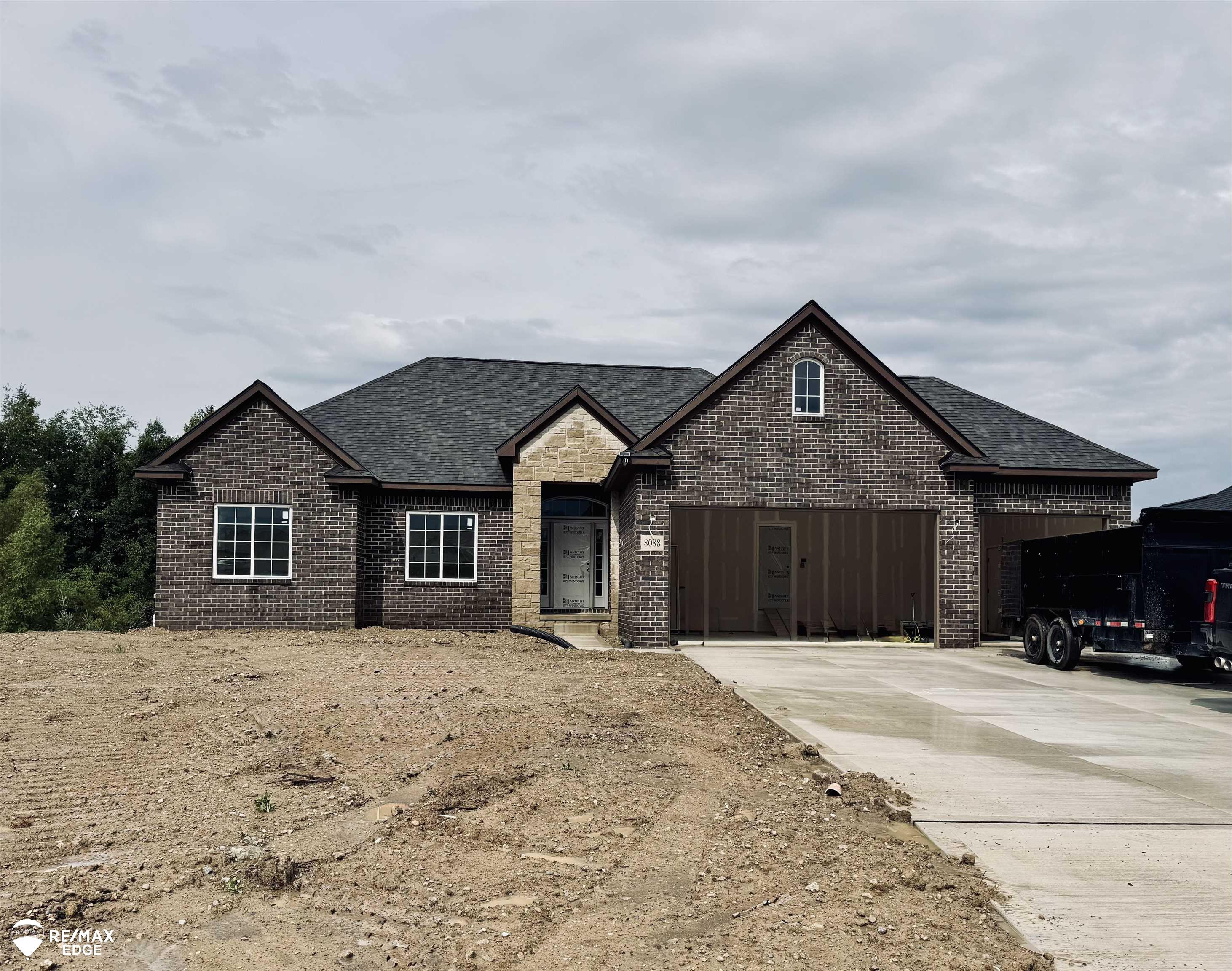 8088 Peninsula Circle, Grand Blanc, MI 48439