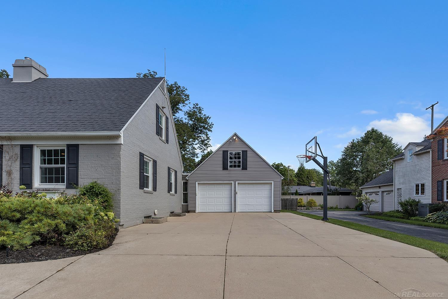 346 NE Bel Air Drive - Photo 2