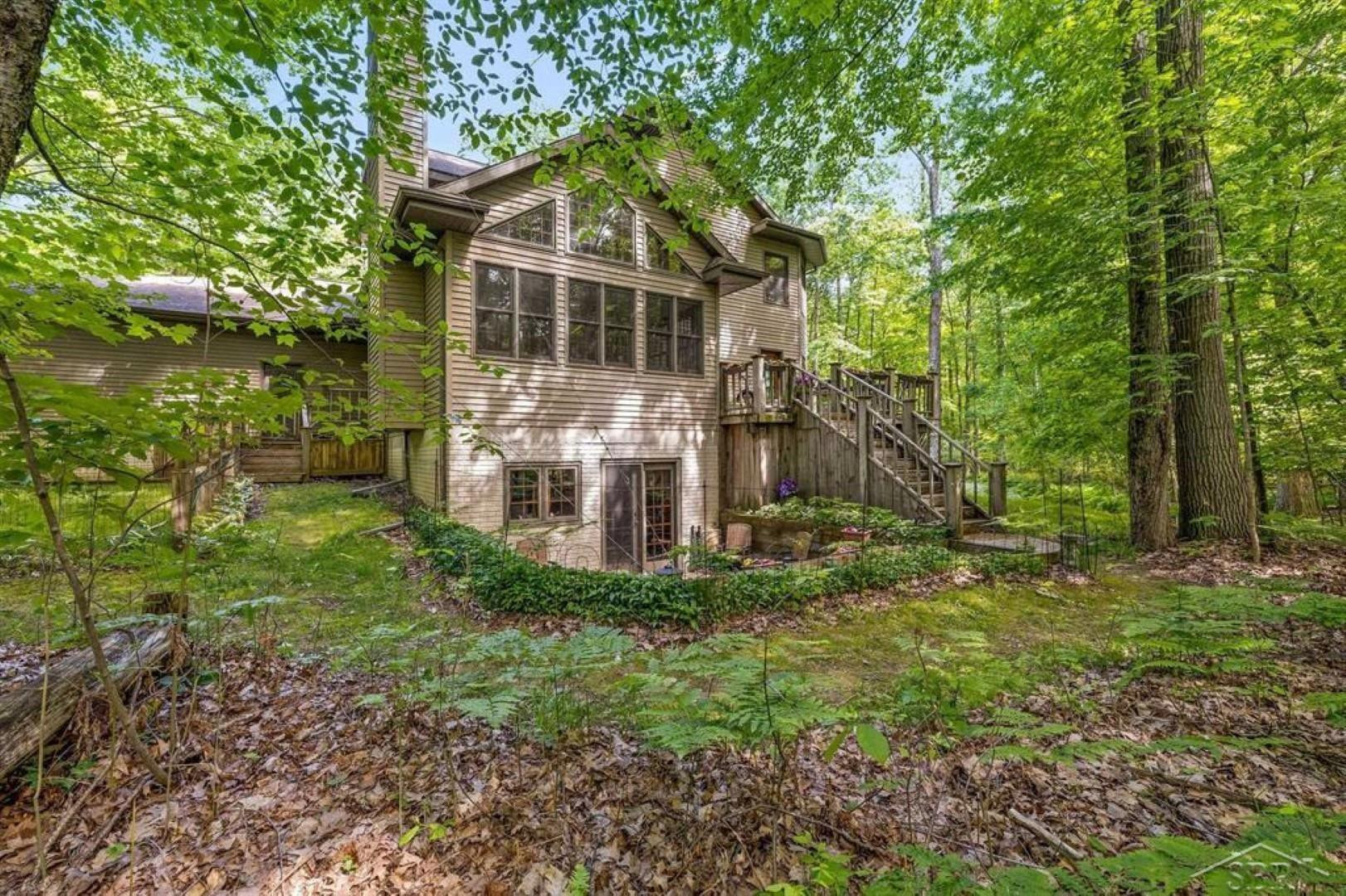 4455 N Ehlers Road, Midland, MI 48642