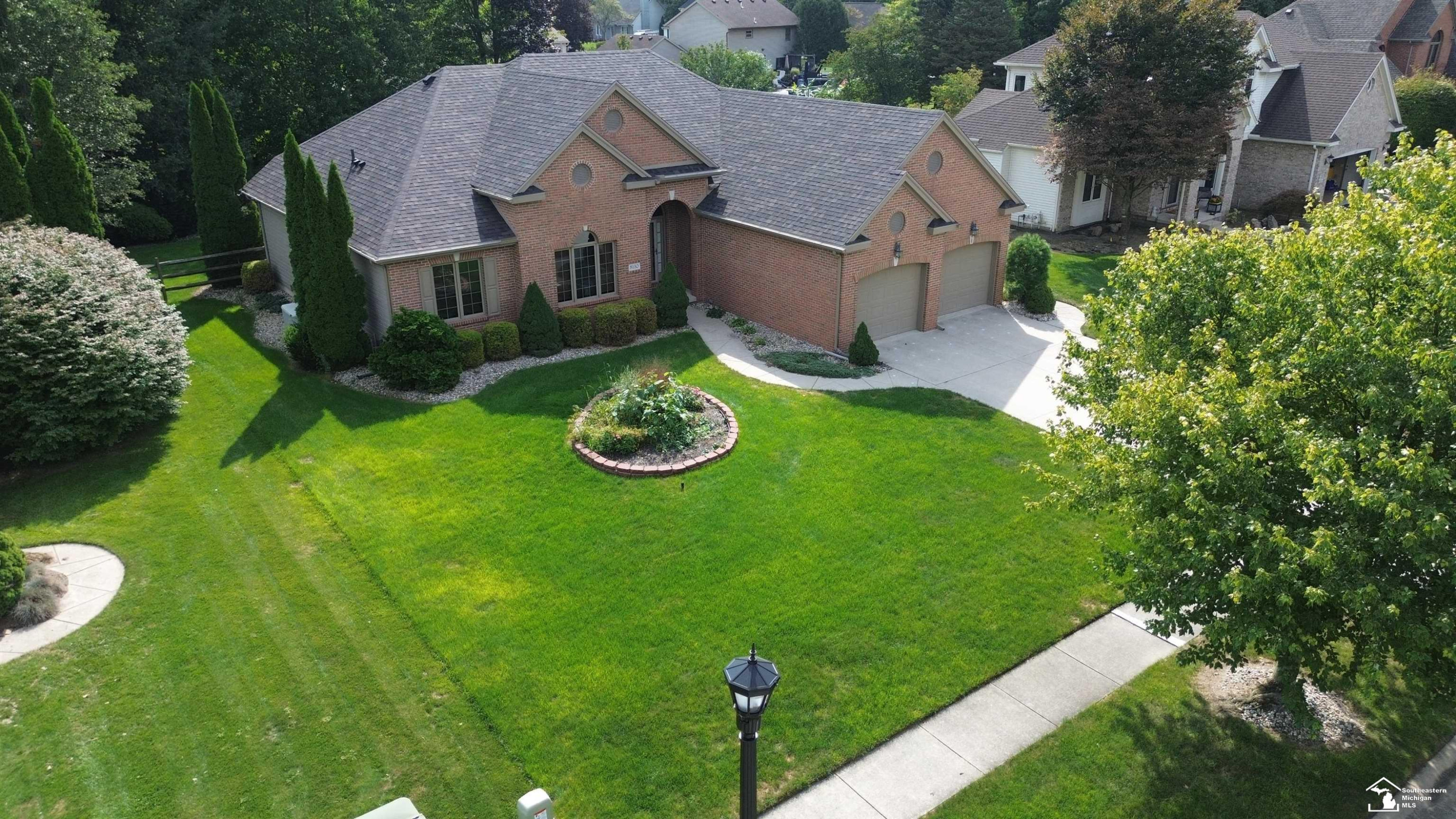 8110 High Oaks Drive, Lambertville, MI 48144