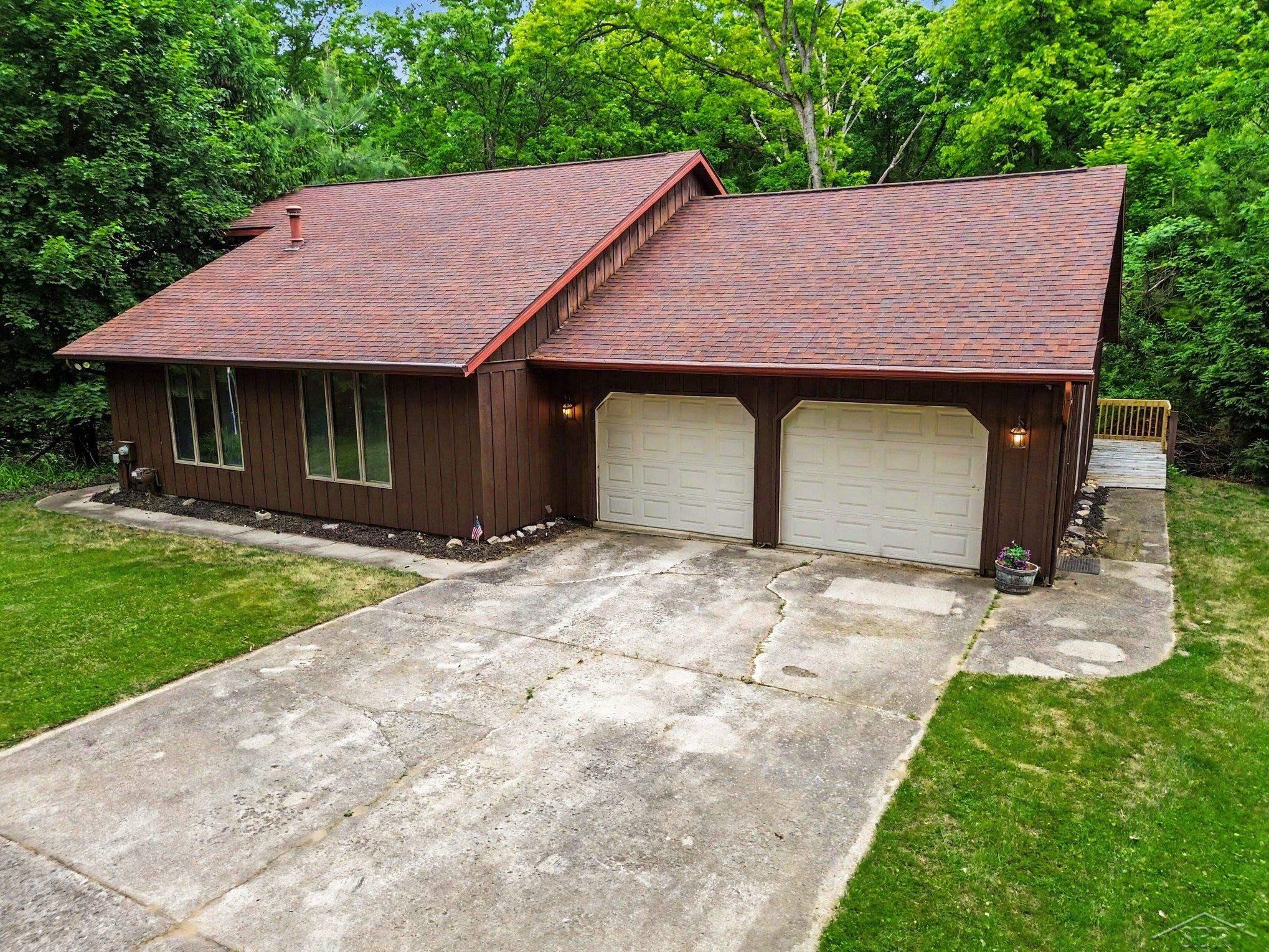 371 E Saginaw Road, Sanford, MI 48657