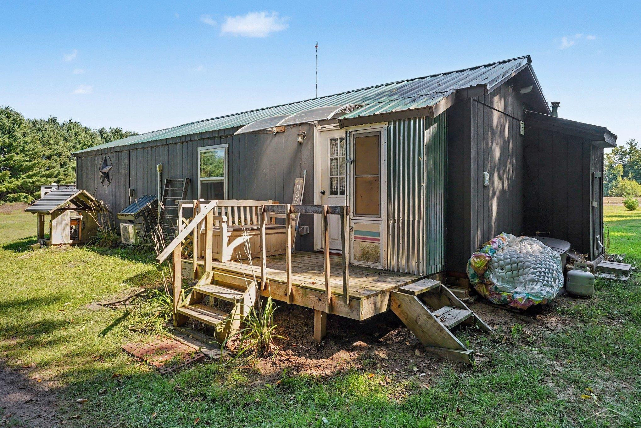 3810 N Finley Lake Avenue, Harrison, MI 48625