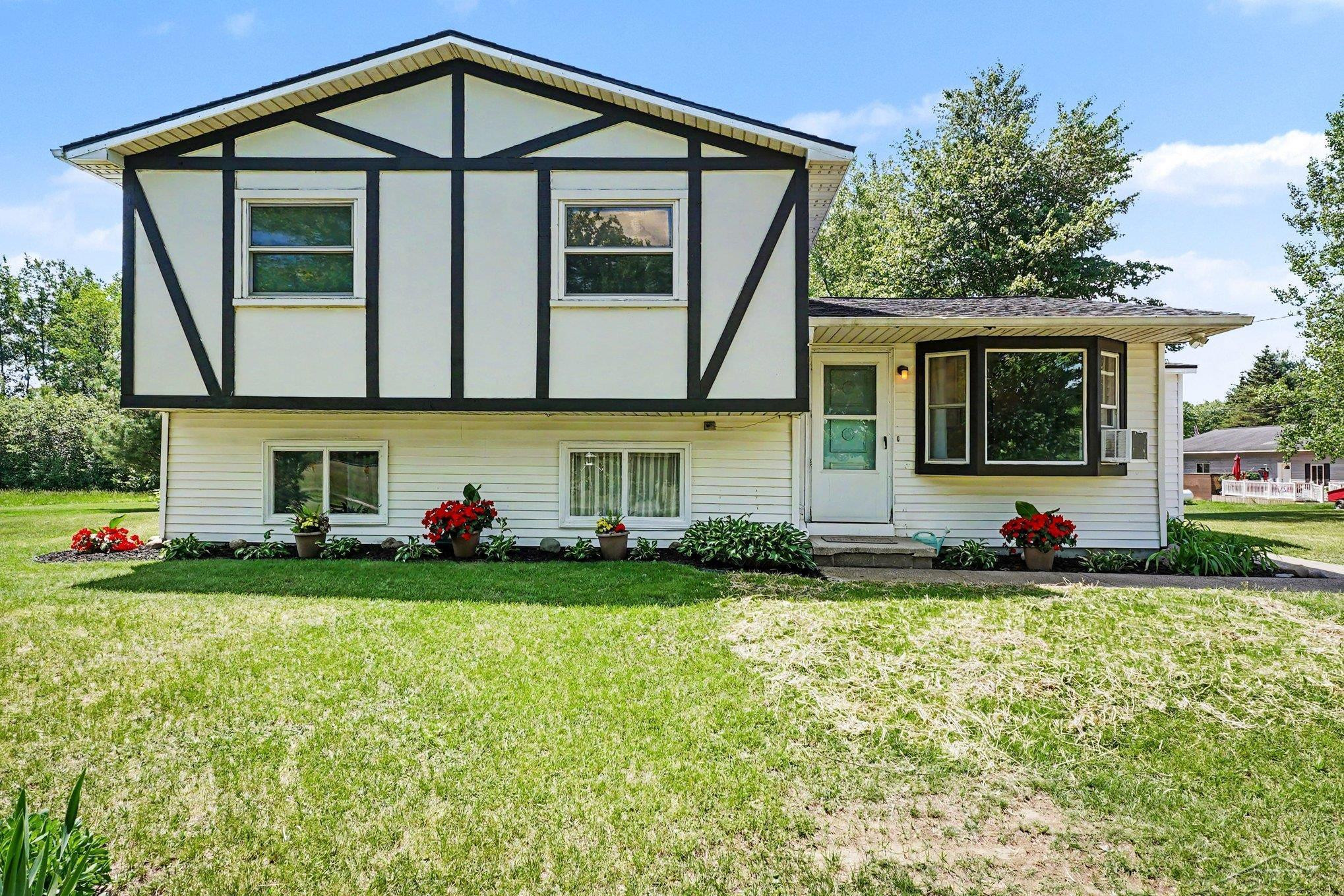 2424 E Shaffer Road, Midland, MI 48642