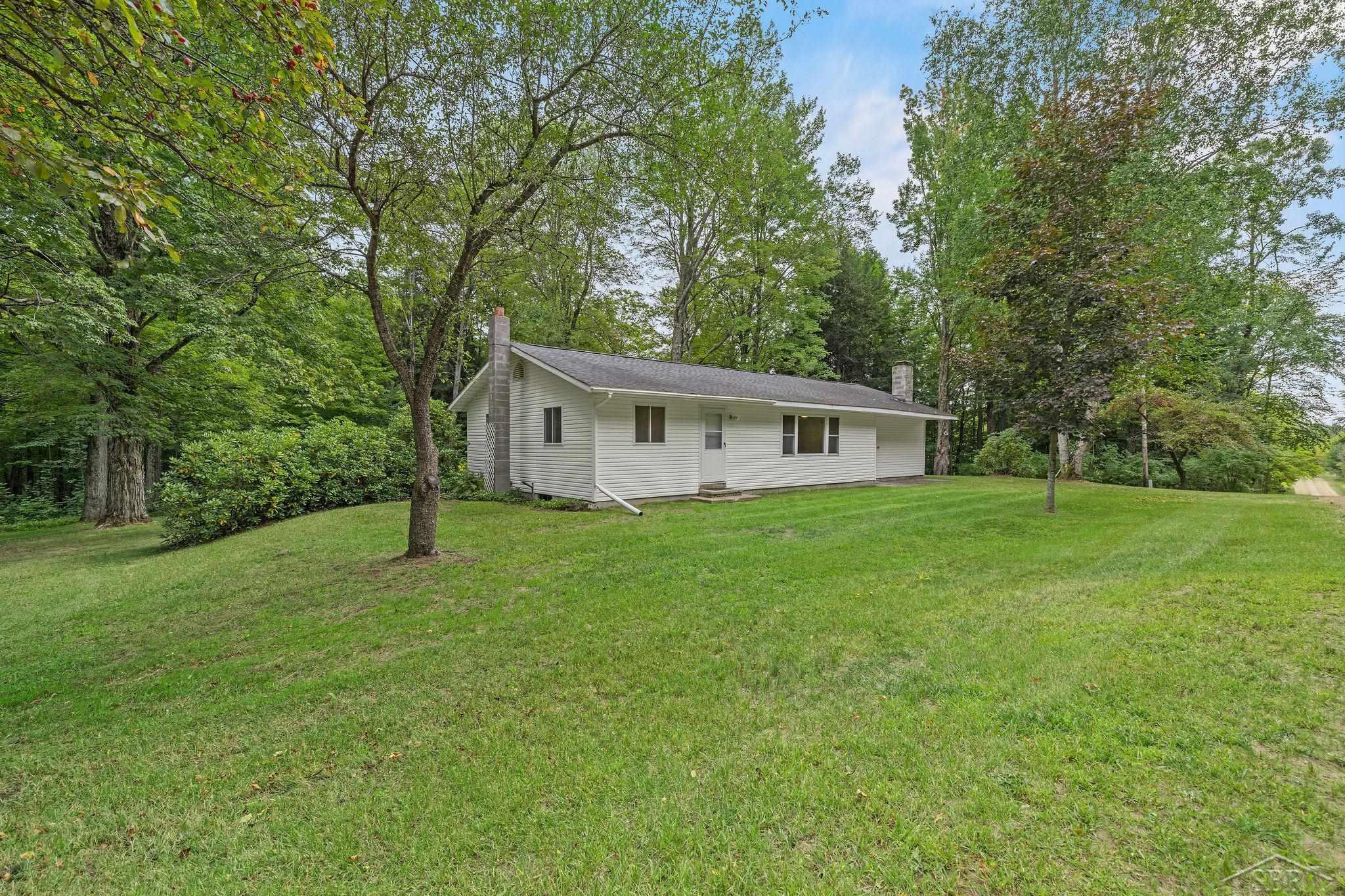 20686 Lakola Road, Tustin, MI 49688
