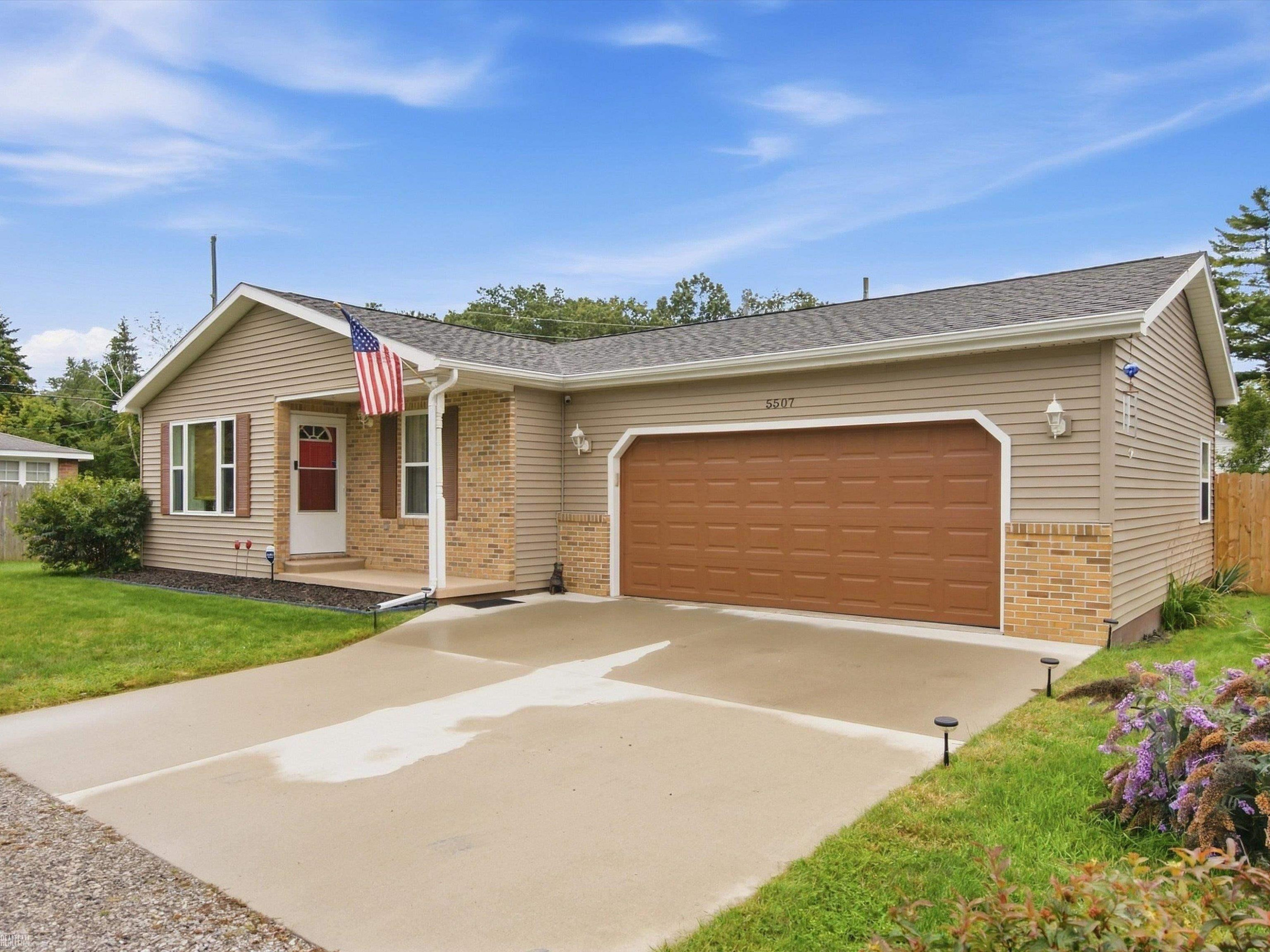 Property photo for 5507 Lakeshore Road, MI 48059