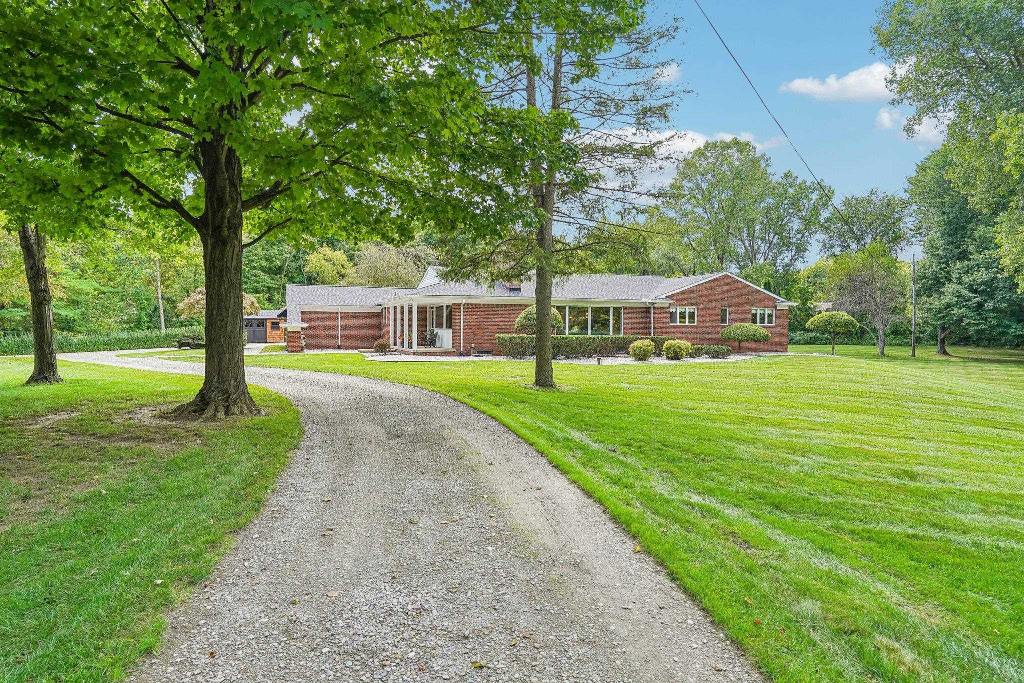 890 E Romeo Road - Photo 3