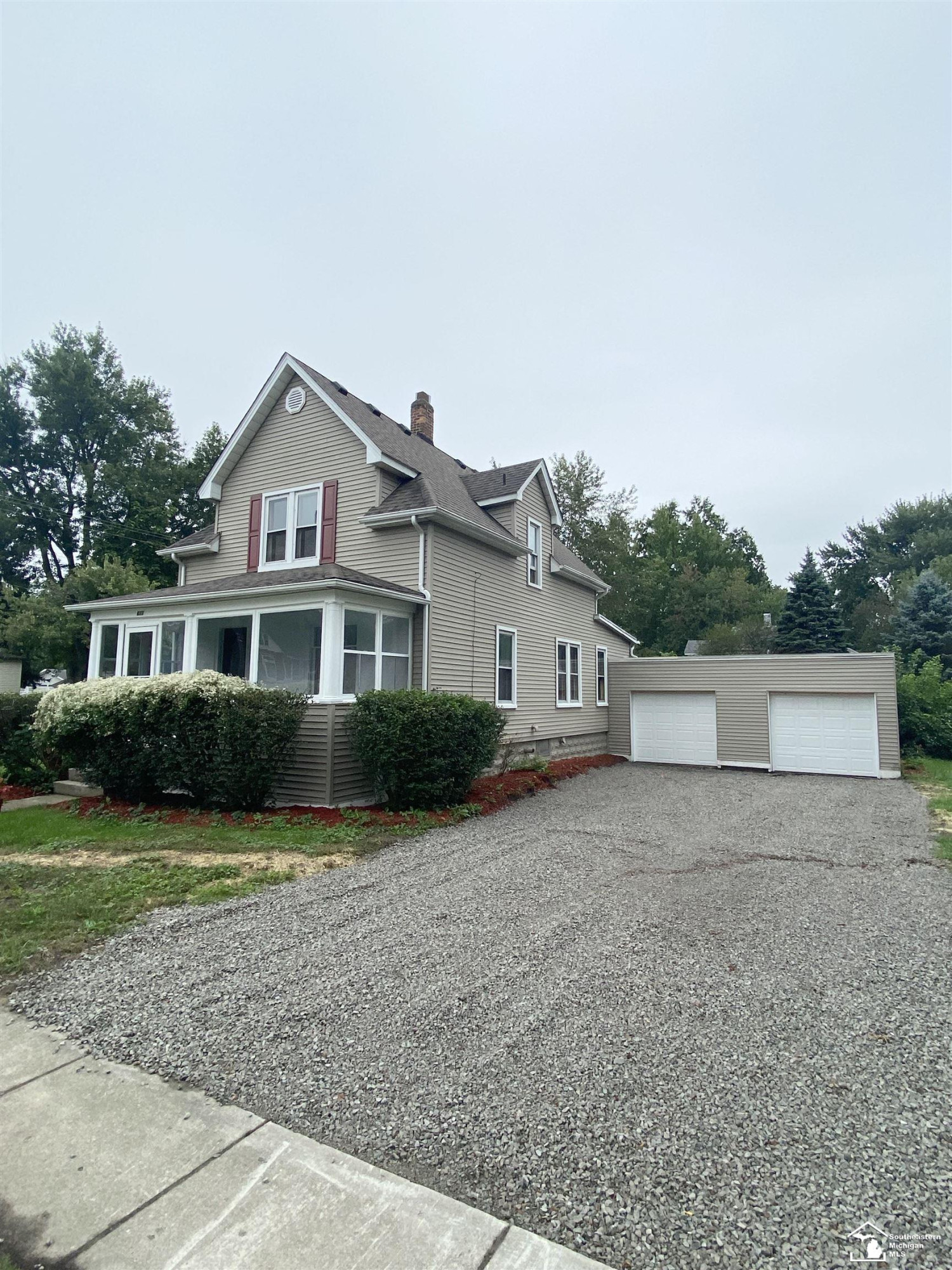 611 Monroe Street, Carleton, MI 48117