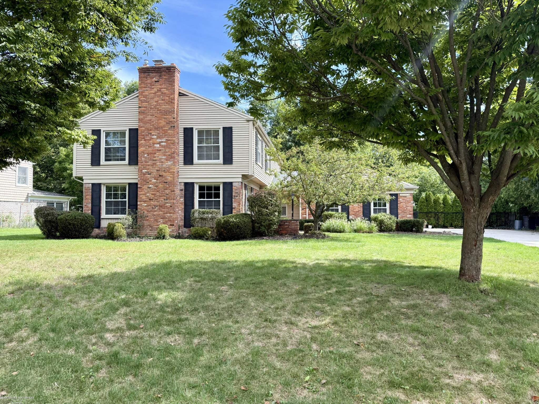 Property photo for 31310 Foxboro Way, Beverly Hills, MI 48025