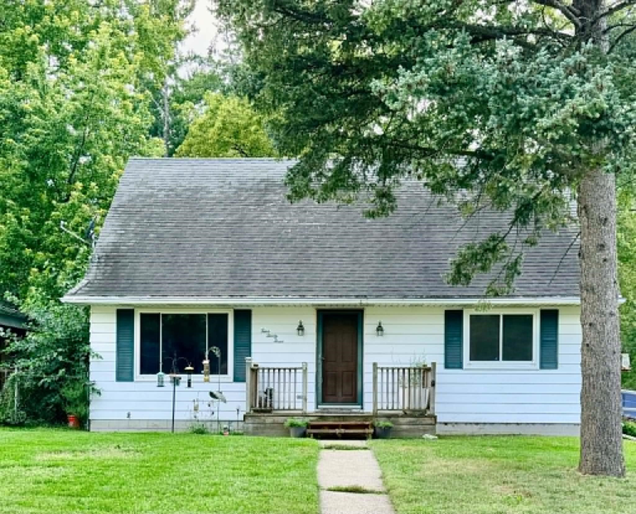 433 Harriet Avenue, Lansing, MI 48917