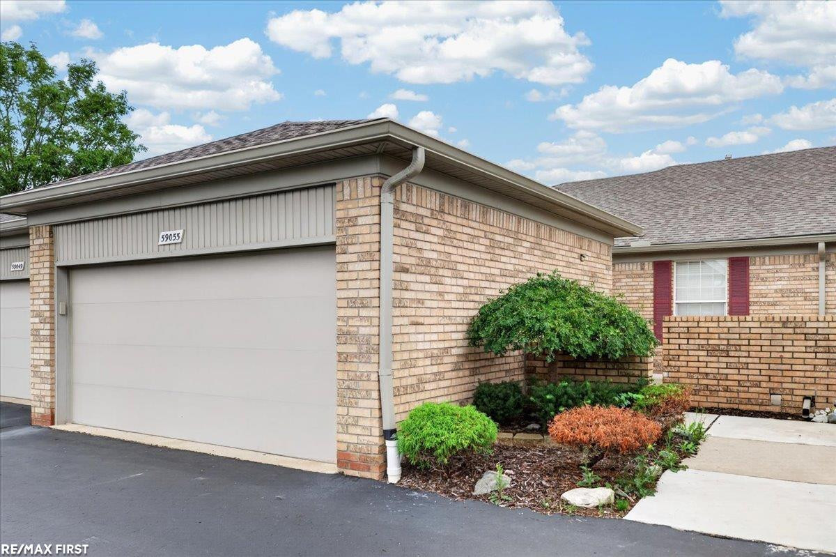 59055 Golden Oak Court, Washington, MI