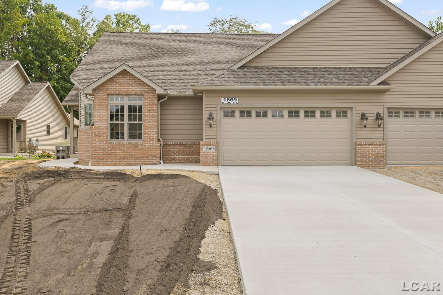 1669 Rivers Edge Drive, Adrian, MI 49221