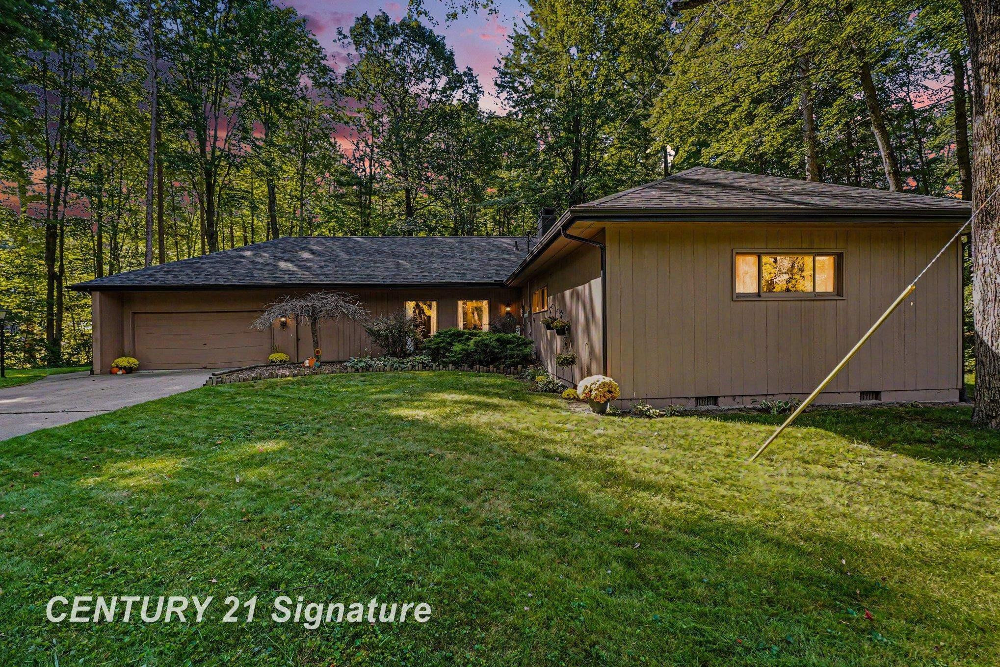 547 W Peterson Drive, Sanford, MI 48657