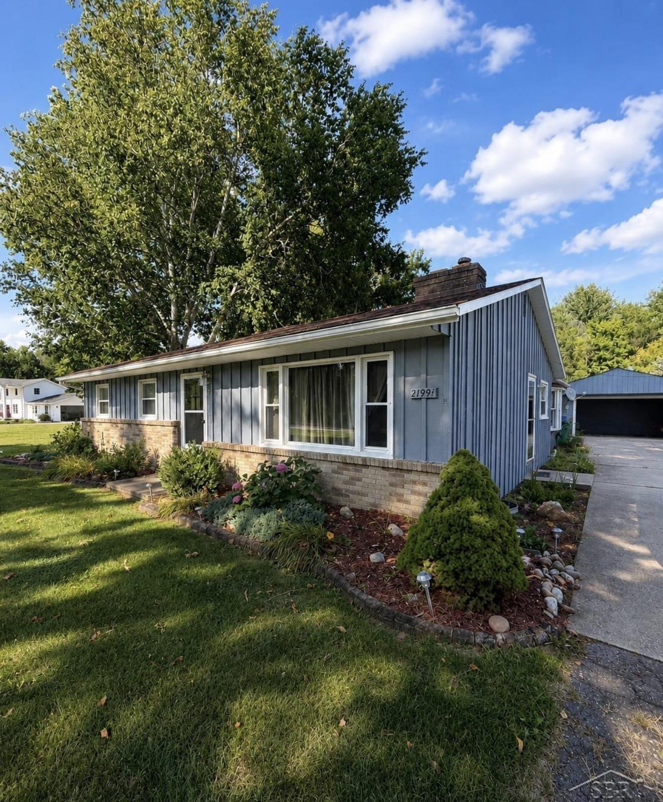 21991 Huron River Drive, New Boston, MI 48164