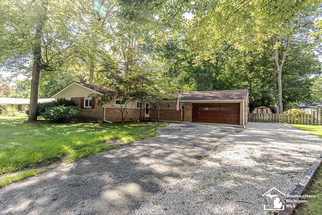 7679 Apache Trail, Temperance, MI 48182