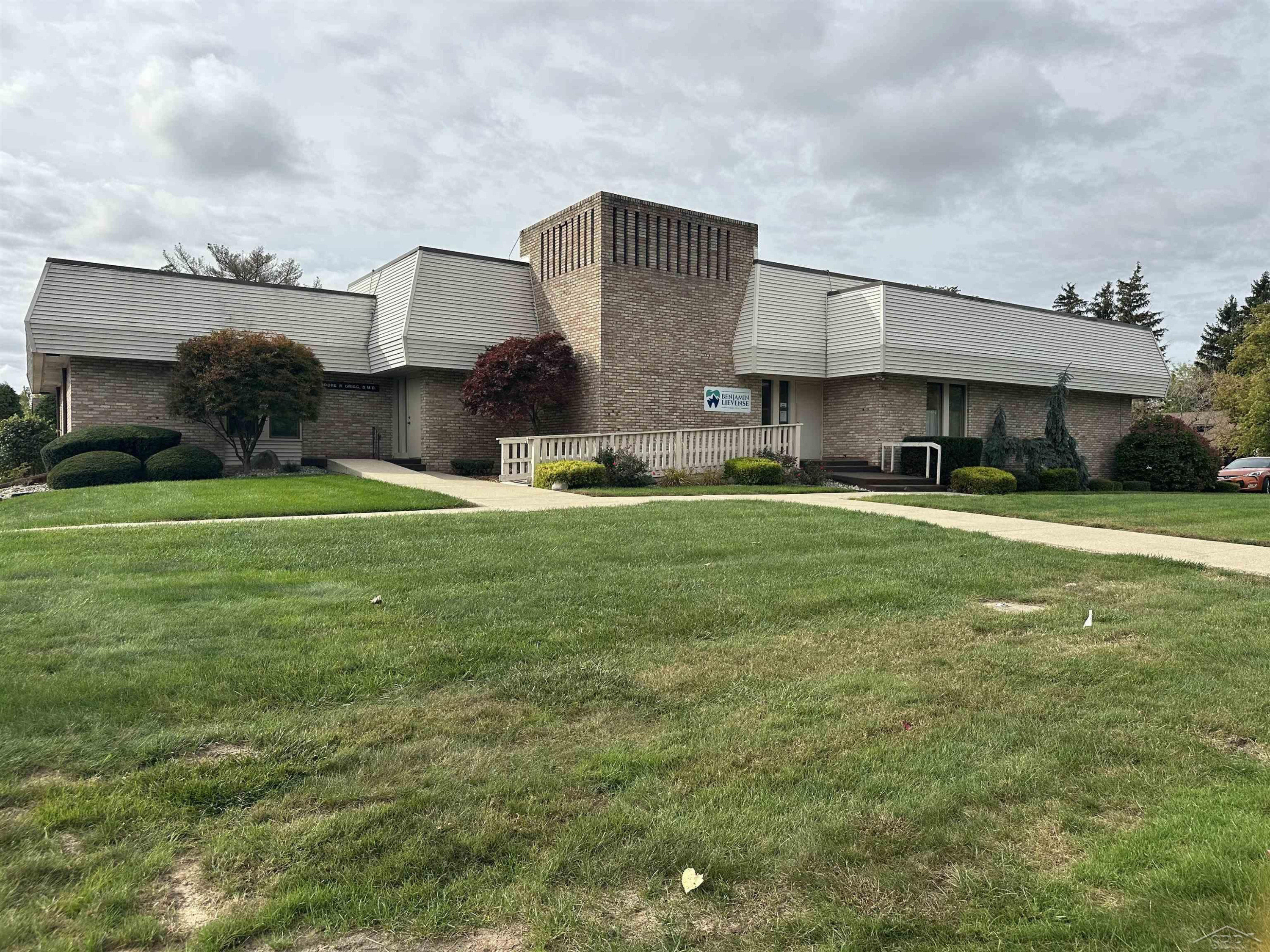 5481 N Colony Drive, Saginaw, MI 48638