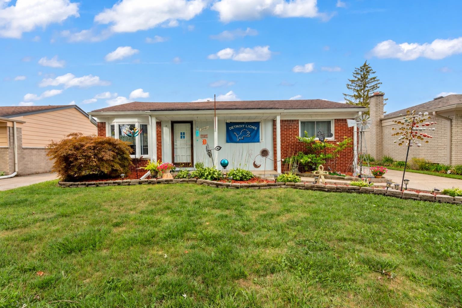 28101 Nieman Street, Saint Clair Shores, MI 48081