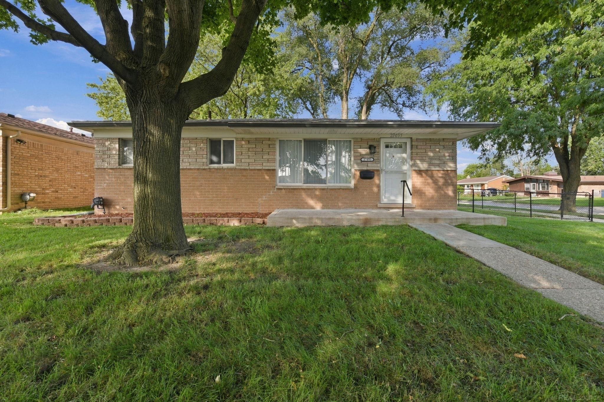 27055 Merideth Drive, Warren, MI 48092