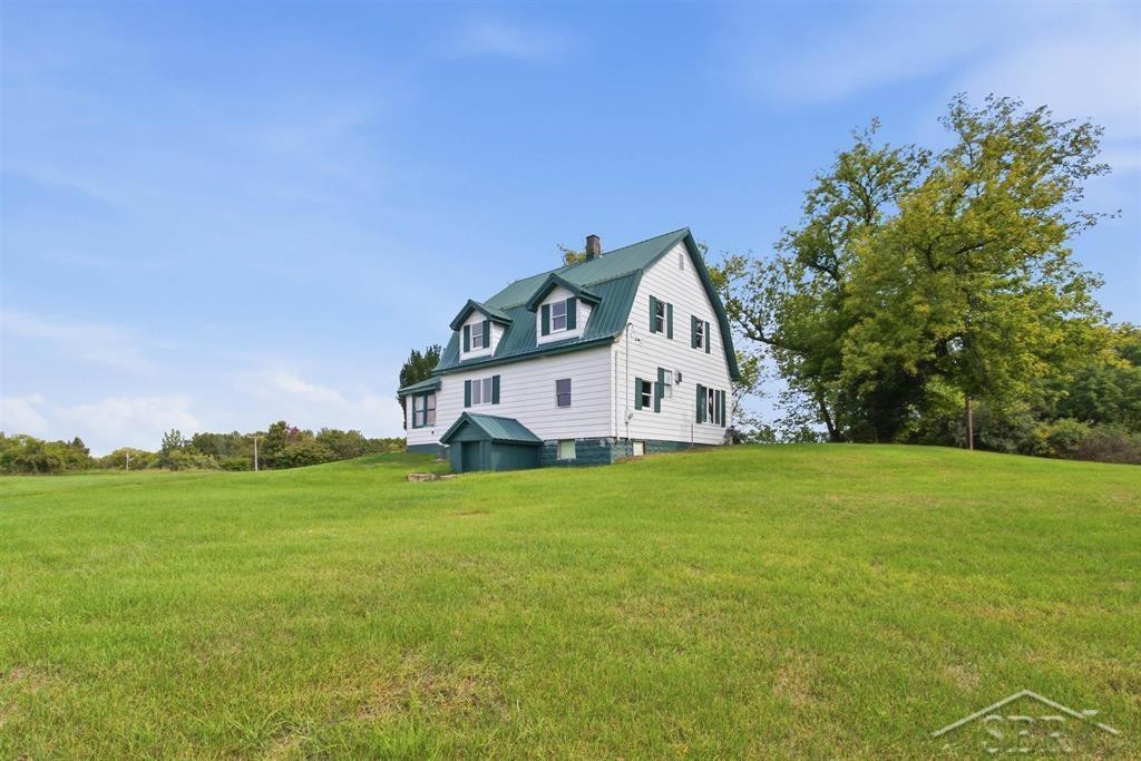 6015 N Water Road, Sanford, MI 48657